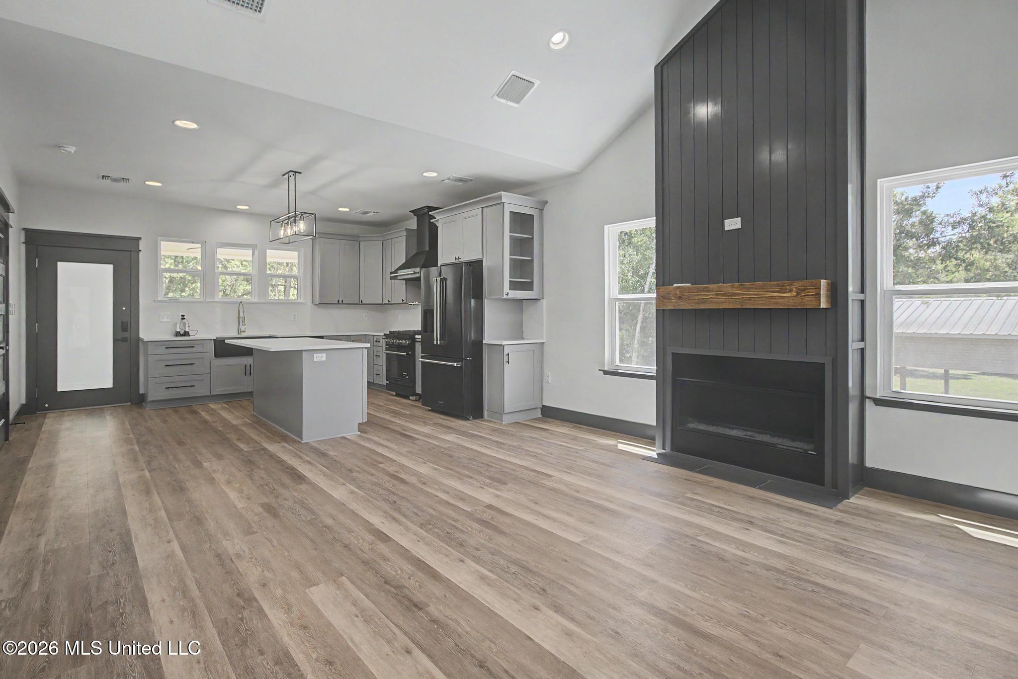 1225 Taranto Street Property Photo 6