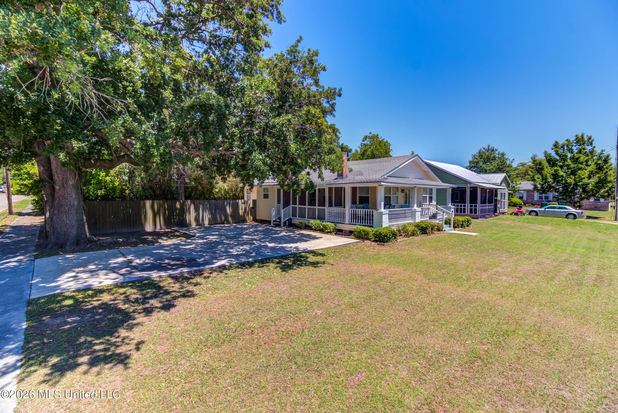 4114 8th Street Property Photo 2