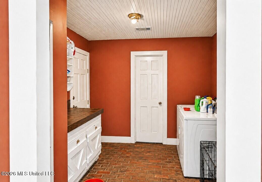 1077 Cleveland Street Property Photo 7
