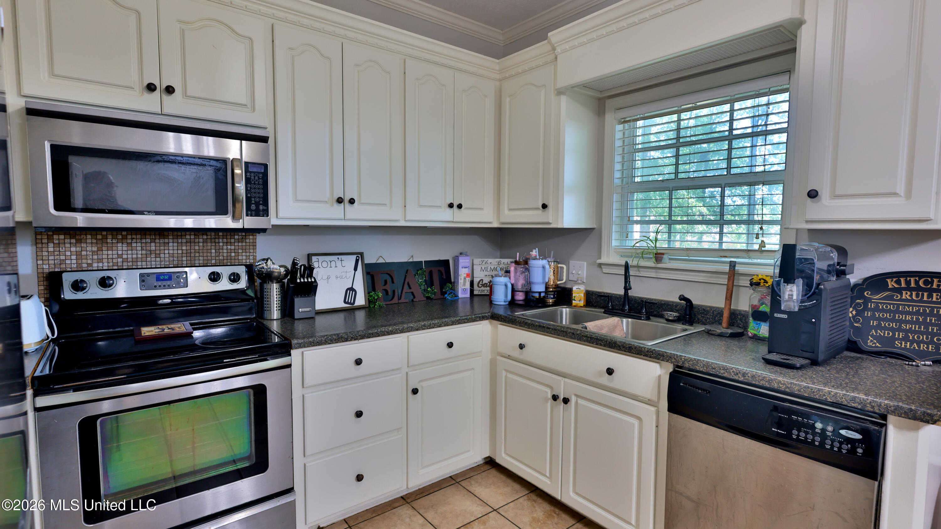 246 Cherry Bark Drive Property Photo 6