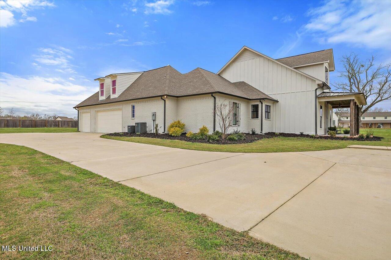 272 Disciple Drive Property Photo 4