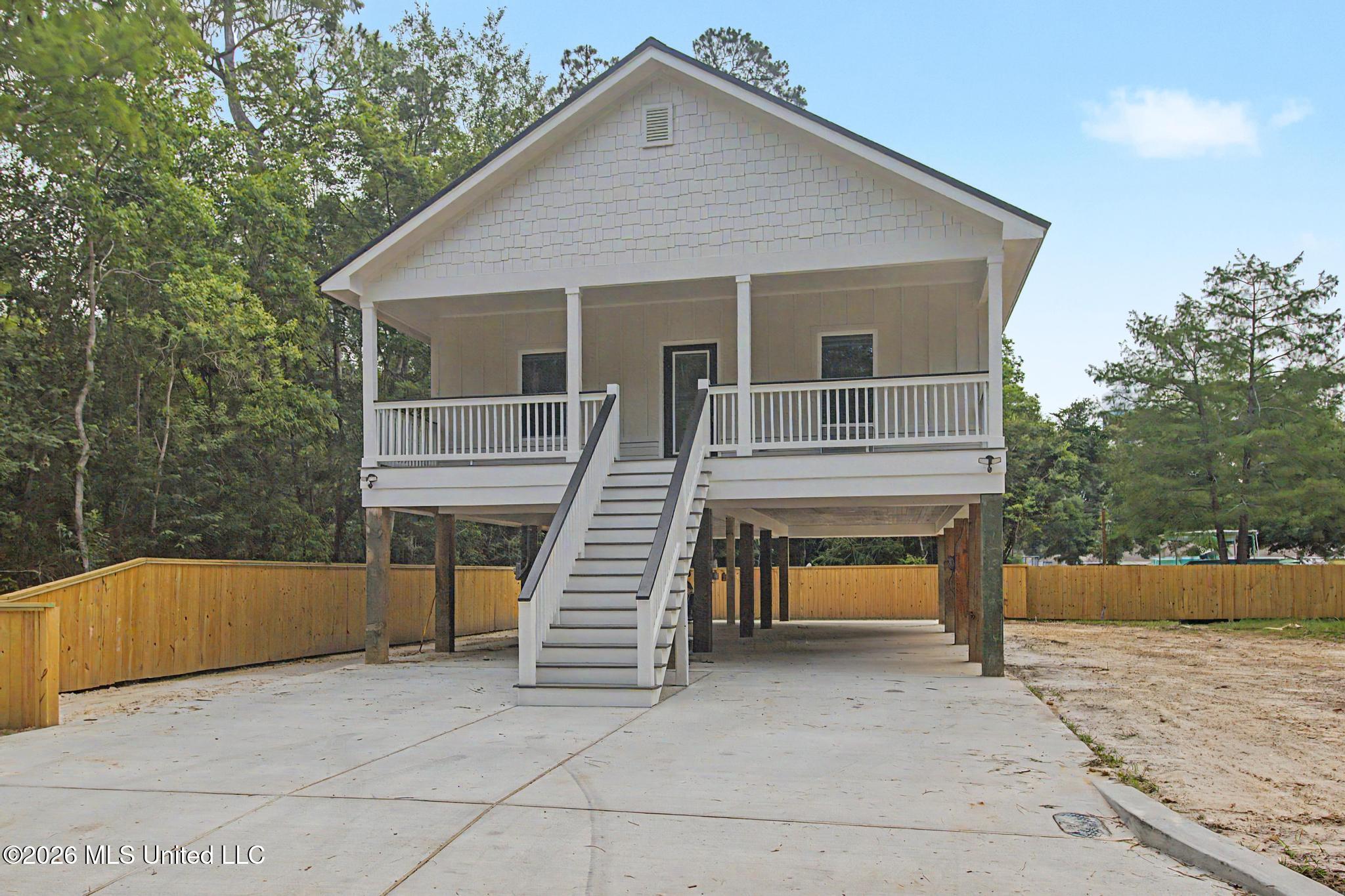 212 Avenue B Property Photo 3