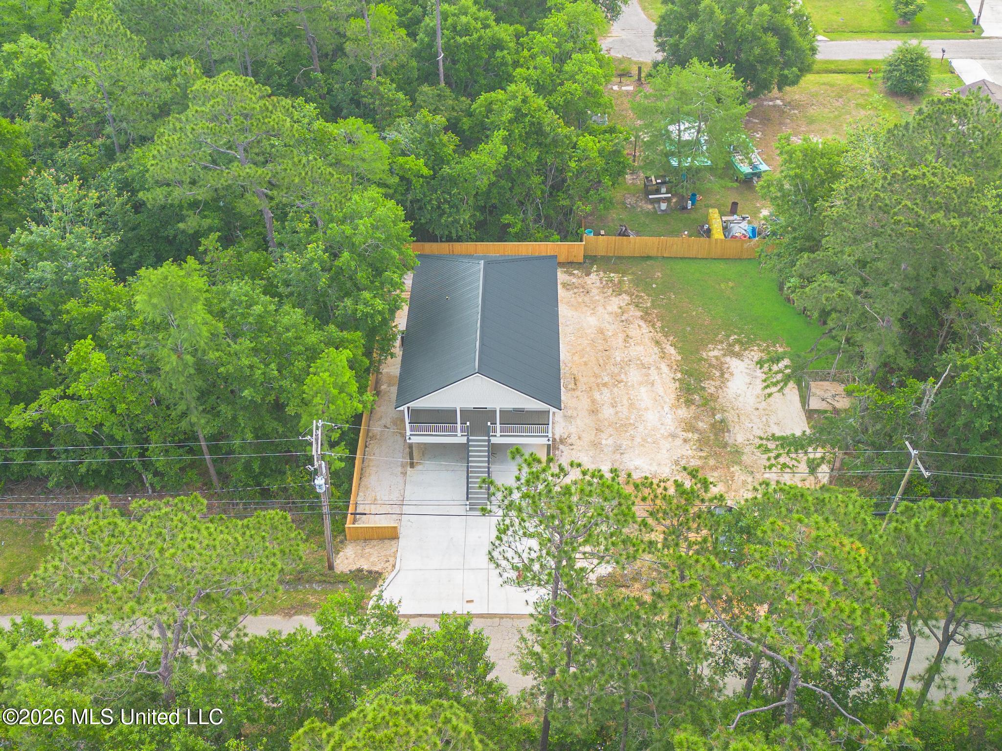 212 Avenue B Property Photo 6