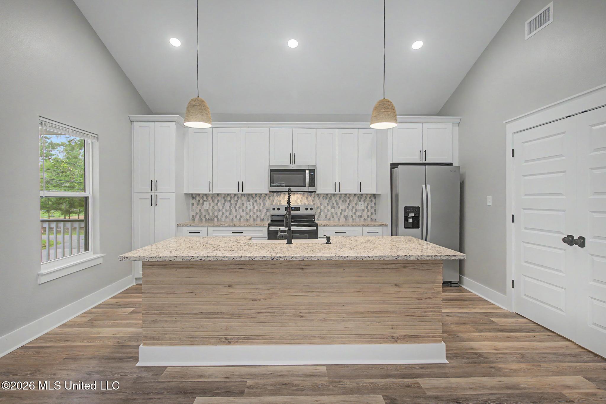 212 Avenue B Property Photo 7
