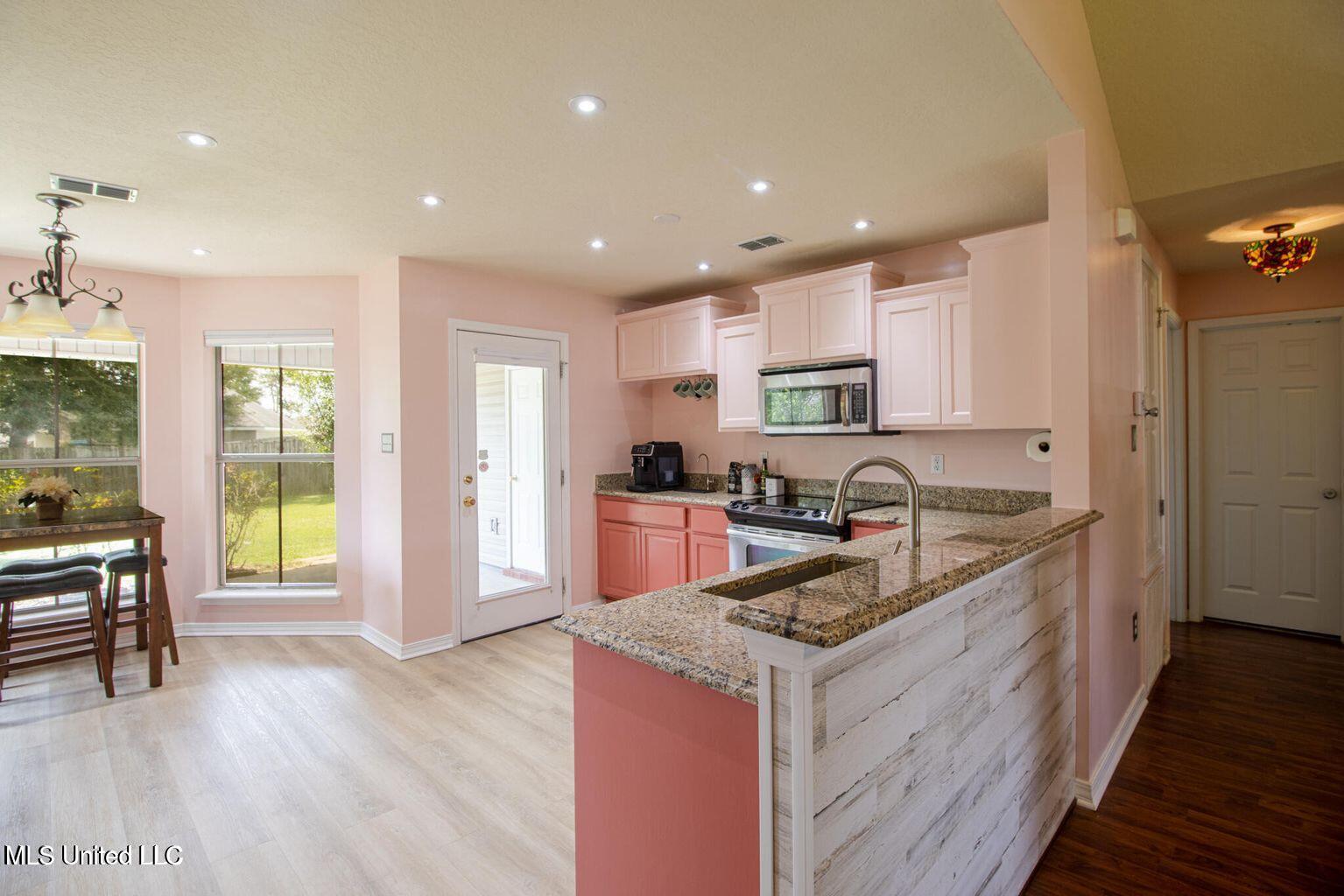 13670 Skye Court Property Photo 6