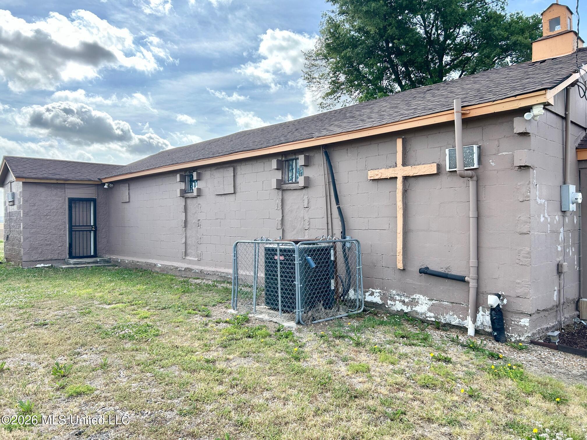 5530 Sanders Road Property Photo 4