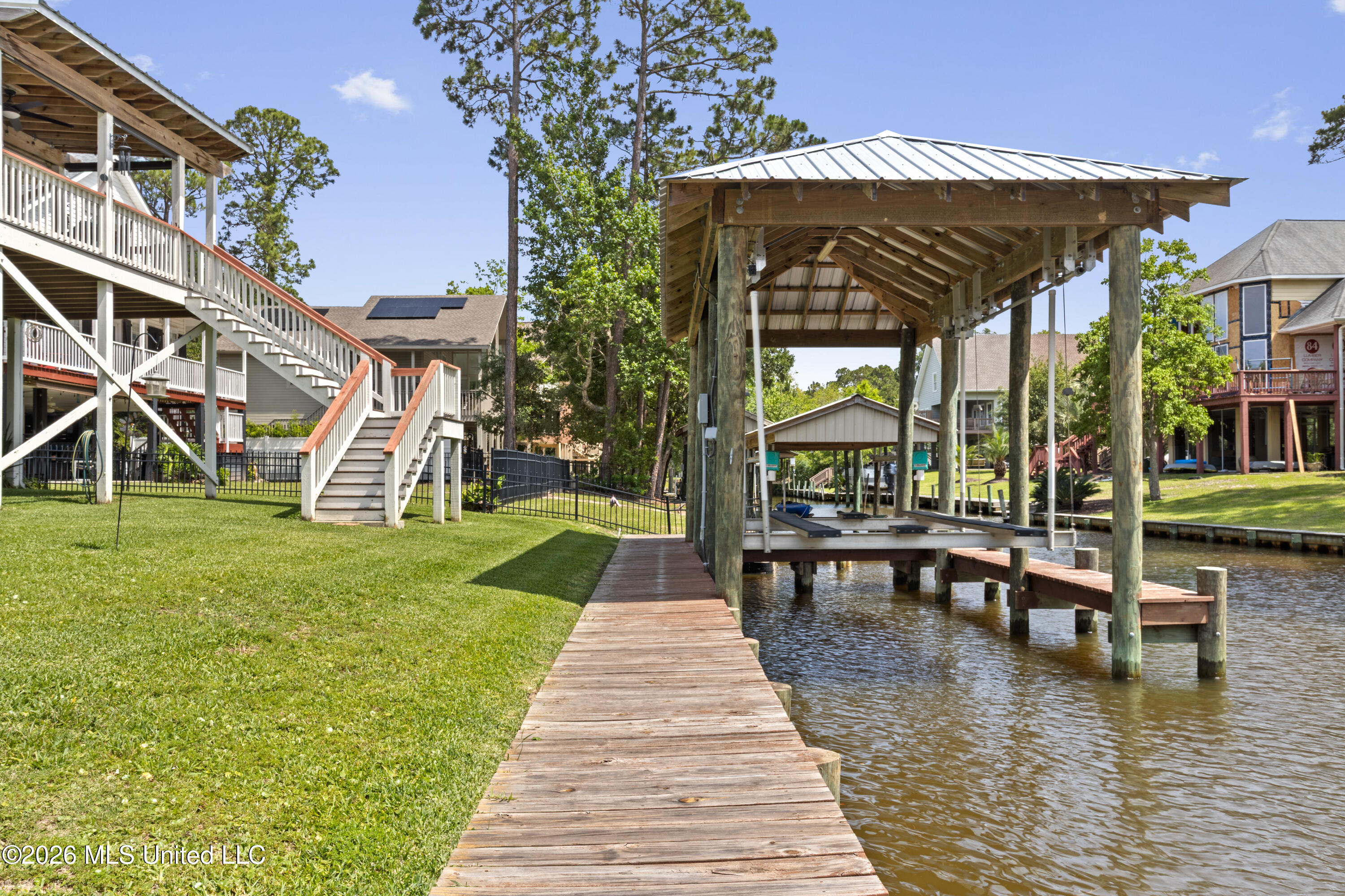 111 Ironwood Cove Property Photo 2