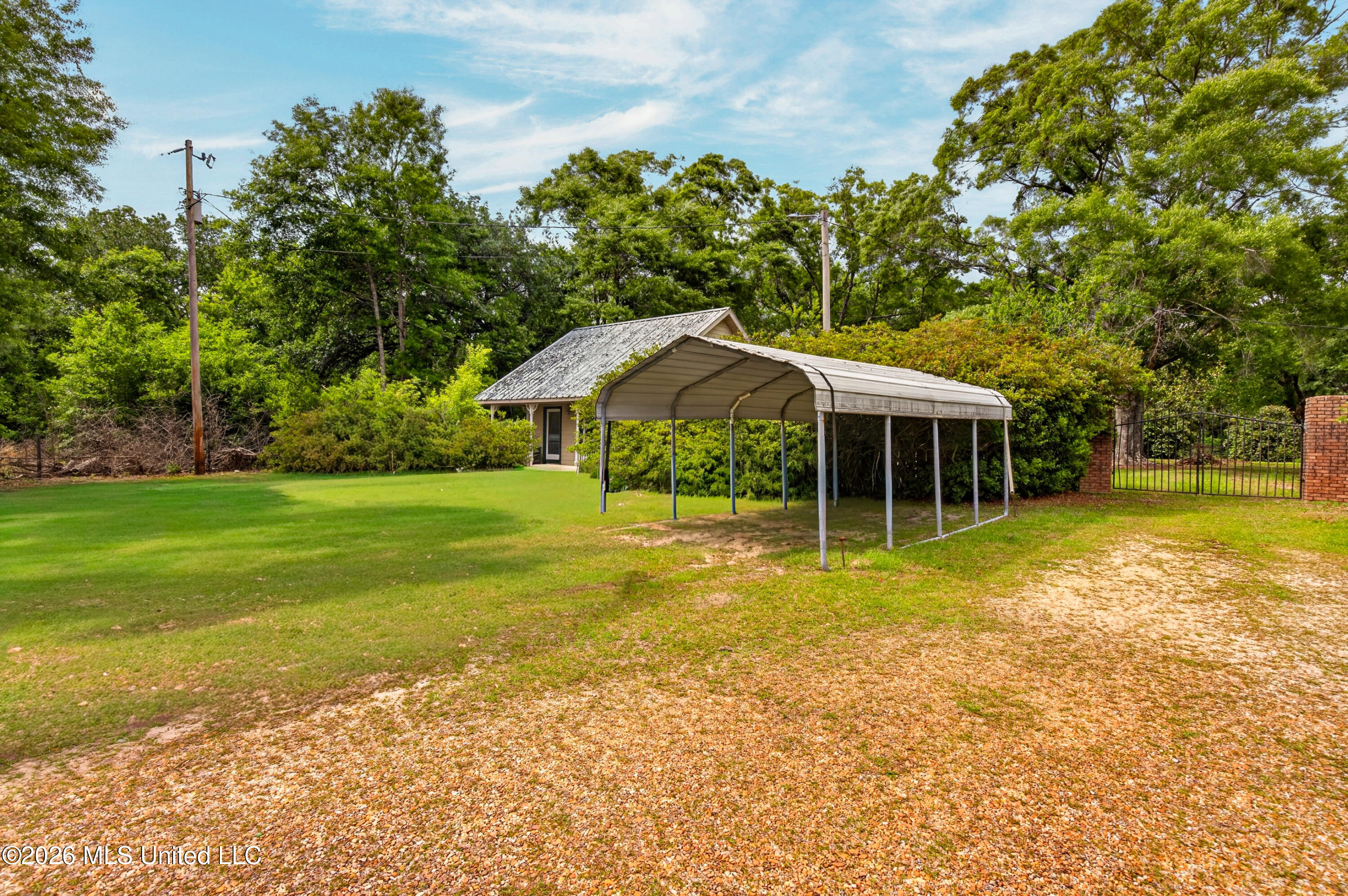 20536 Highway 53 Property Photo 9