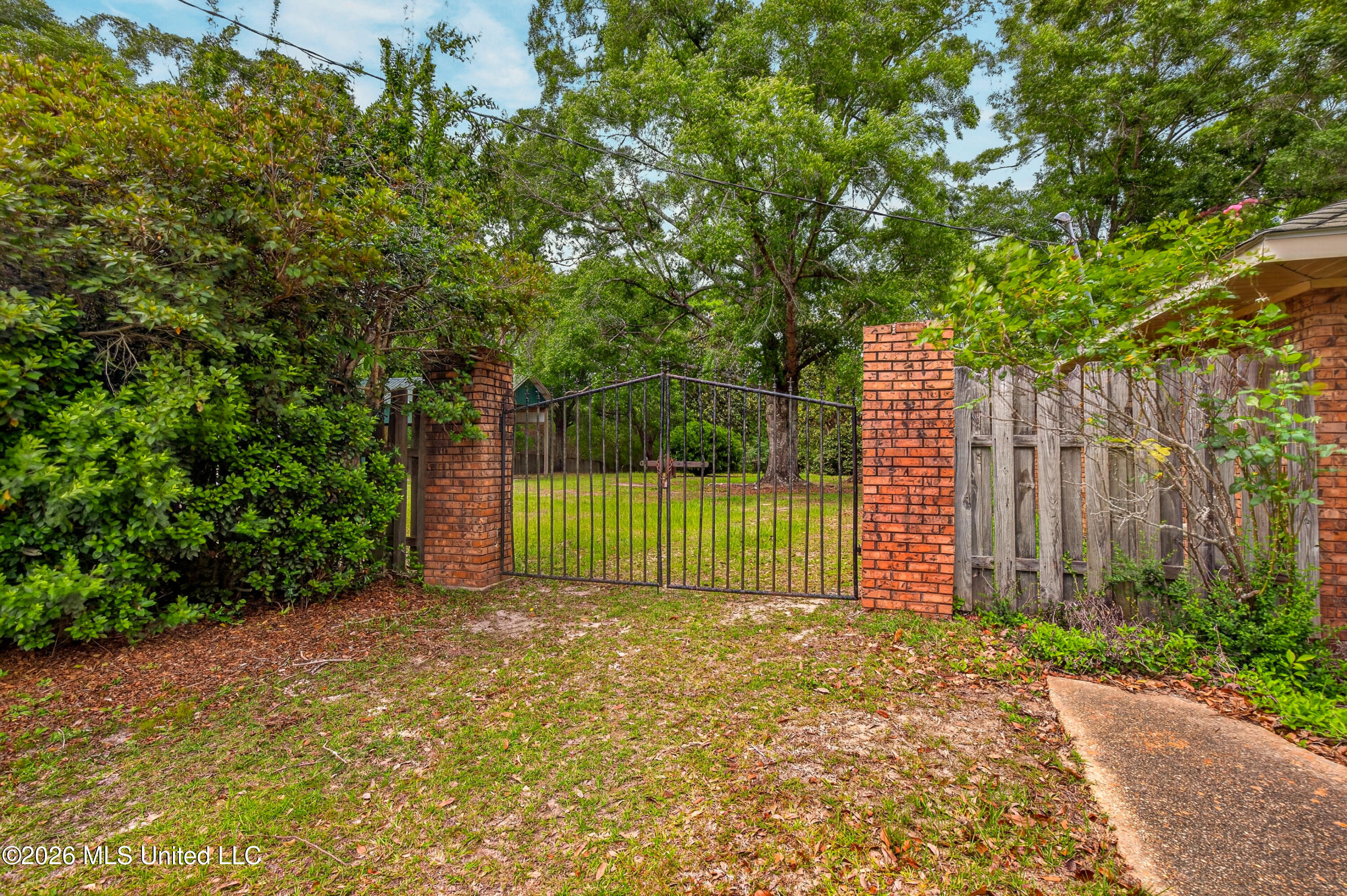 20536 Highway 53 Property Photo 10