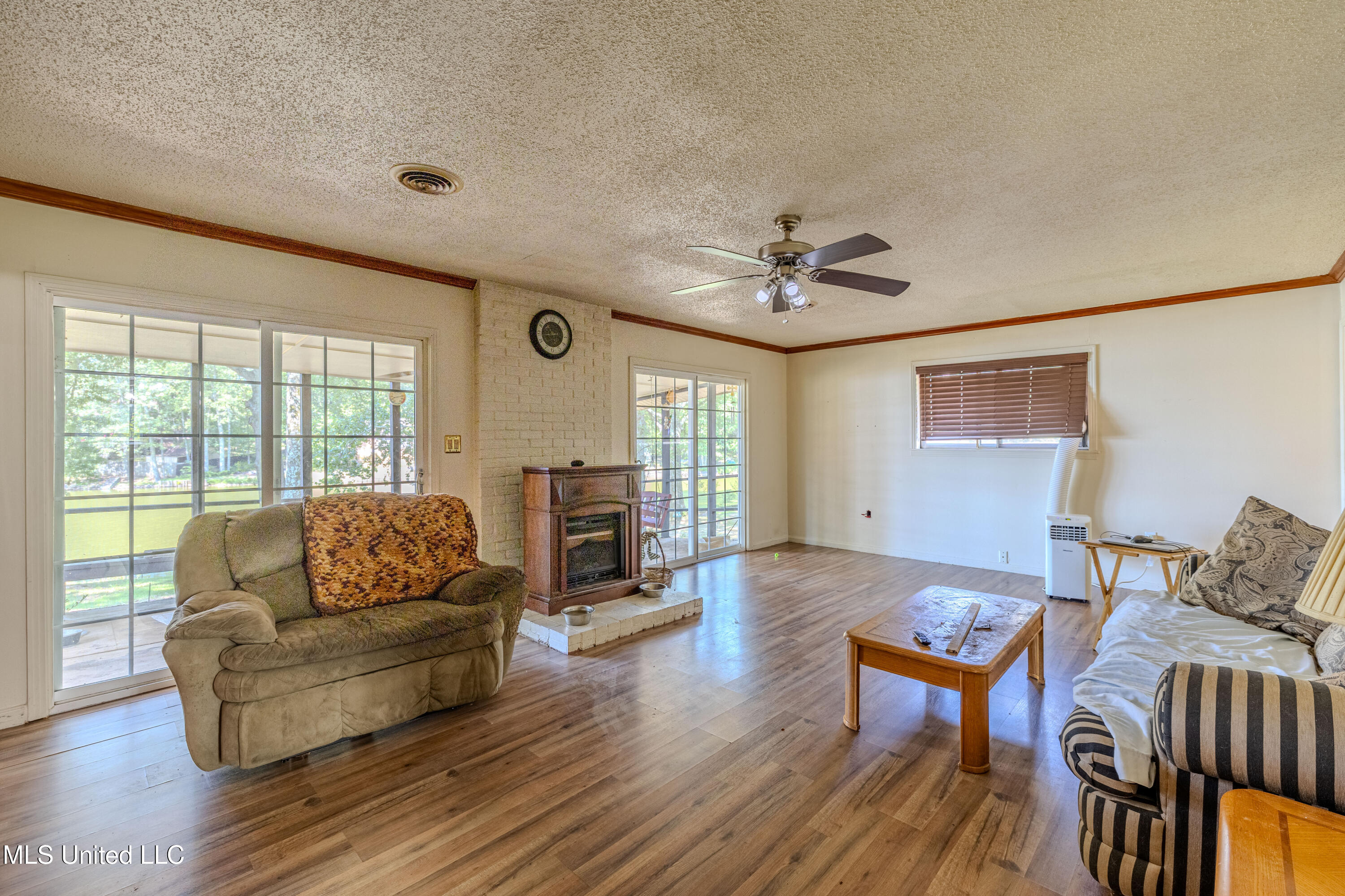 8467 Crazy Horse Cove Property Photo 4