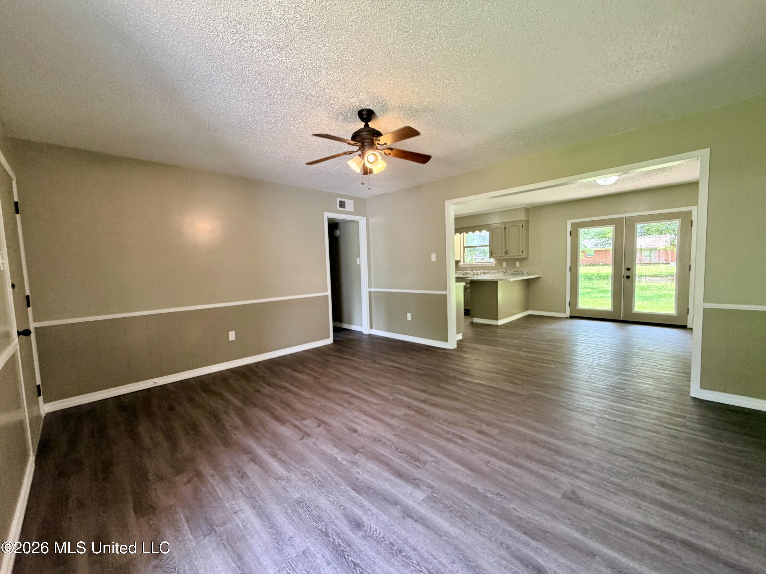 107 Driftwood Drive Property Photo 3