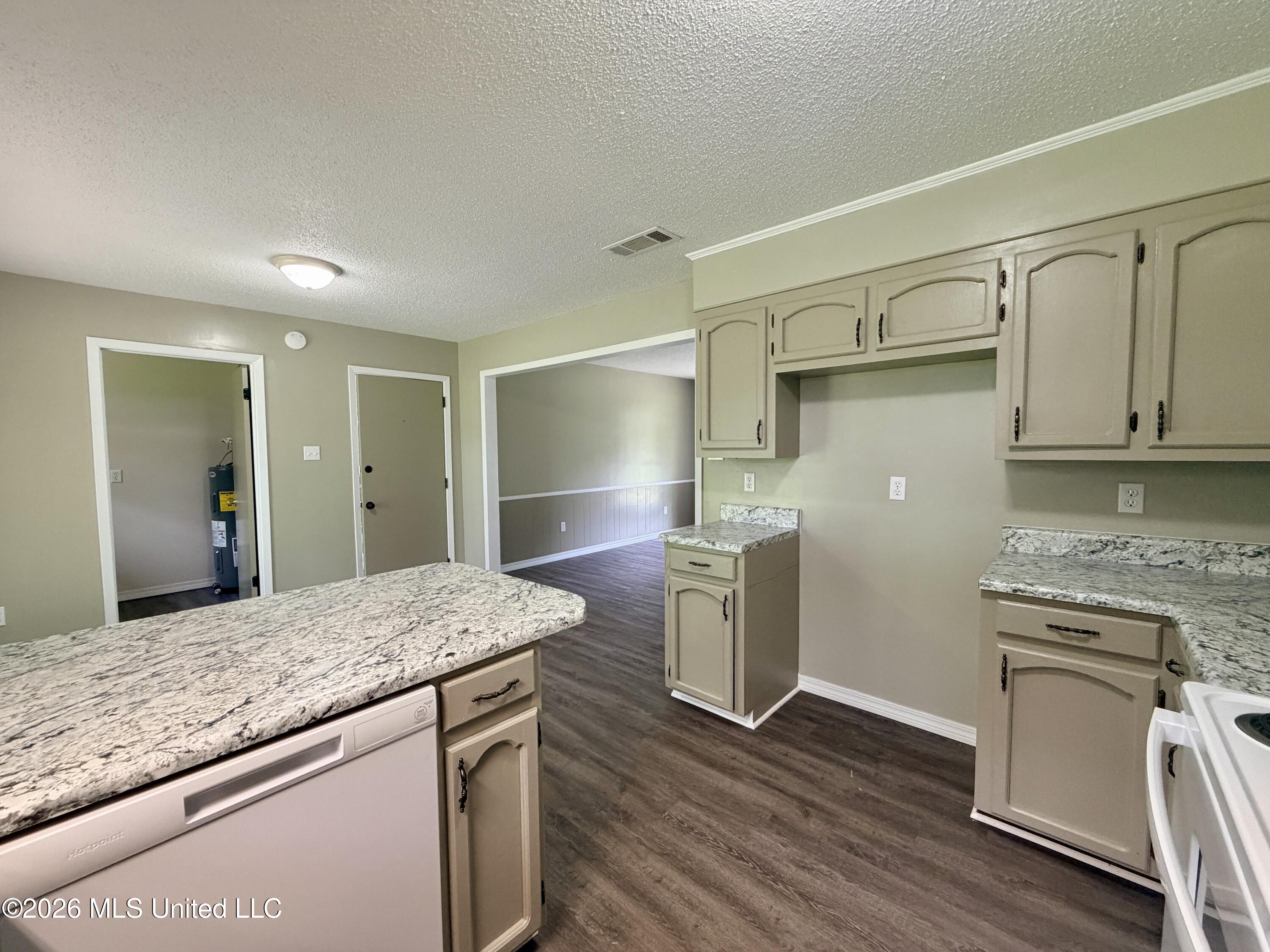 107 Driftwood Drive Property Photo 5