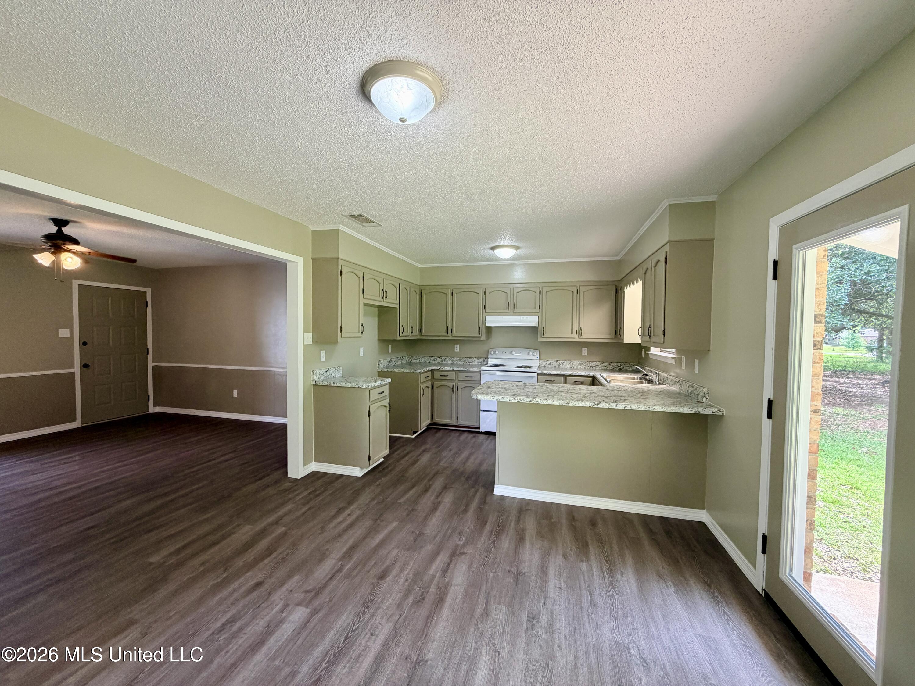 107 Driftwood Drive Property Photo 6