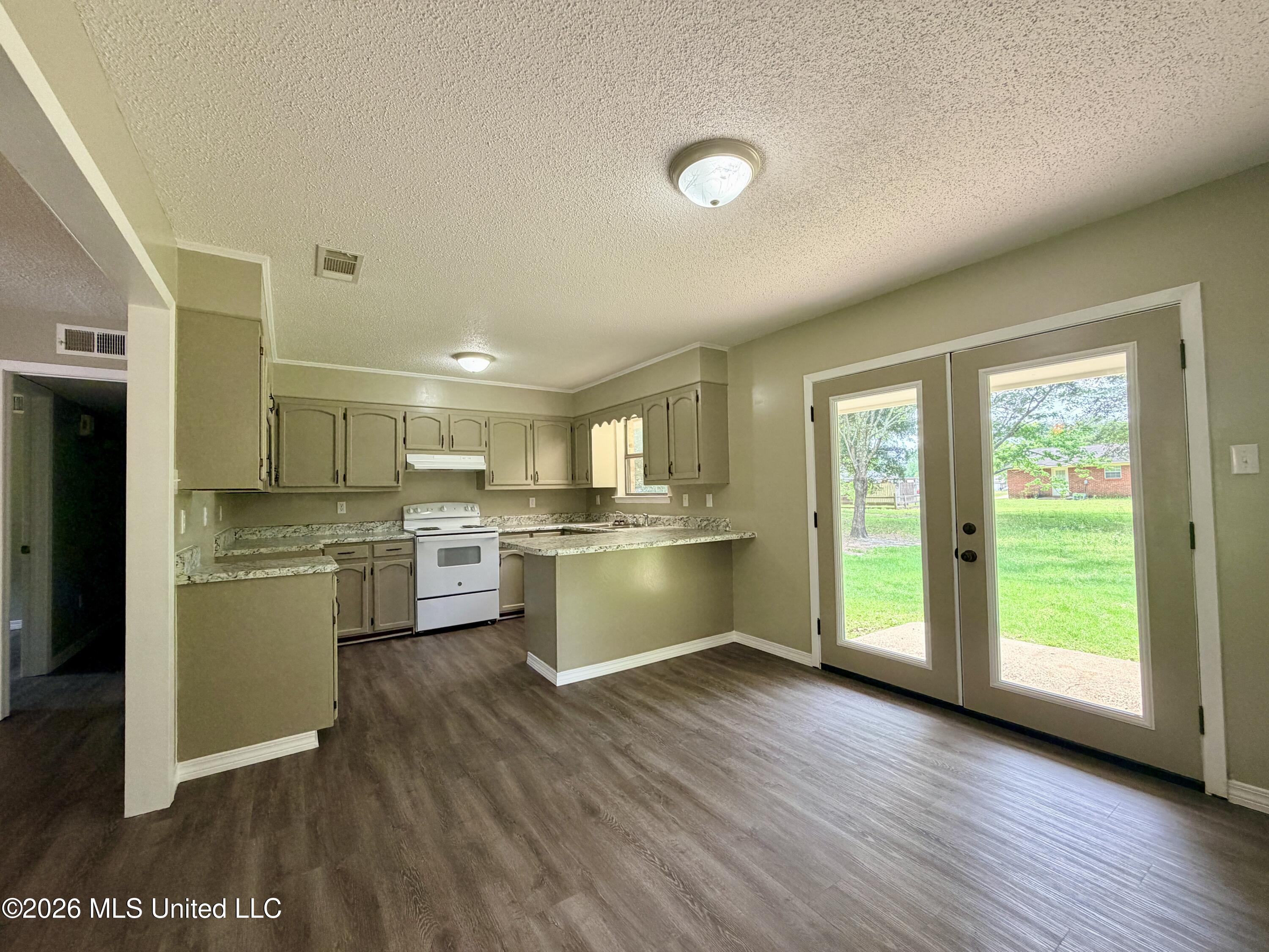 107 Driftwood Drive Property Photo 7