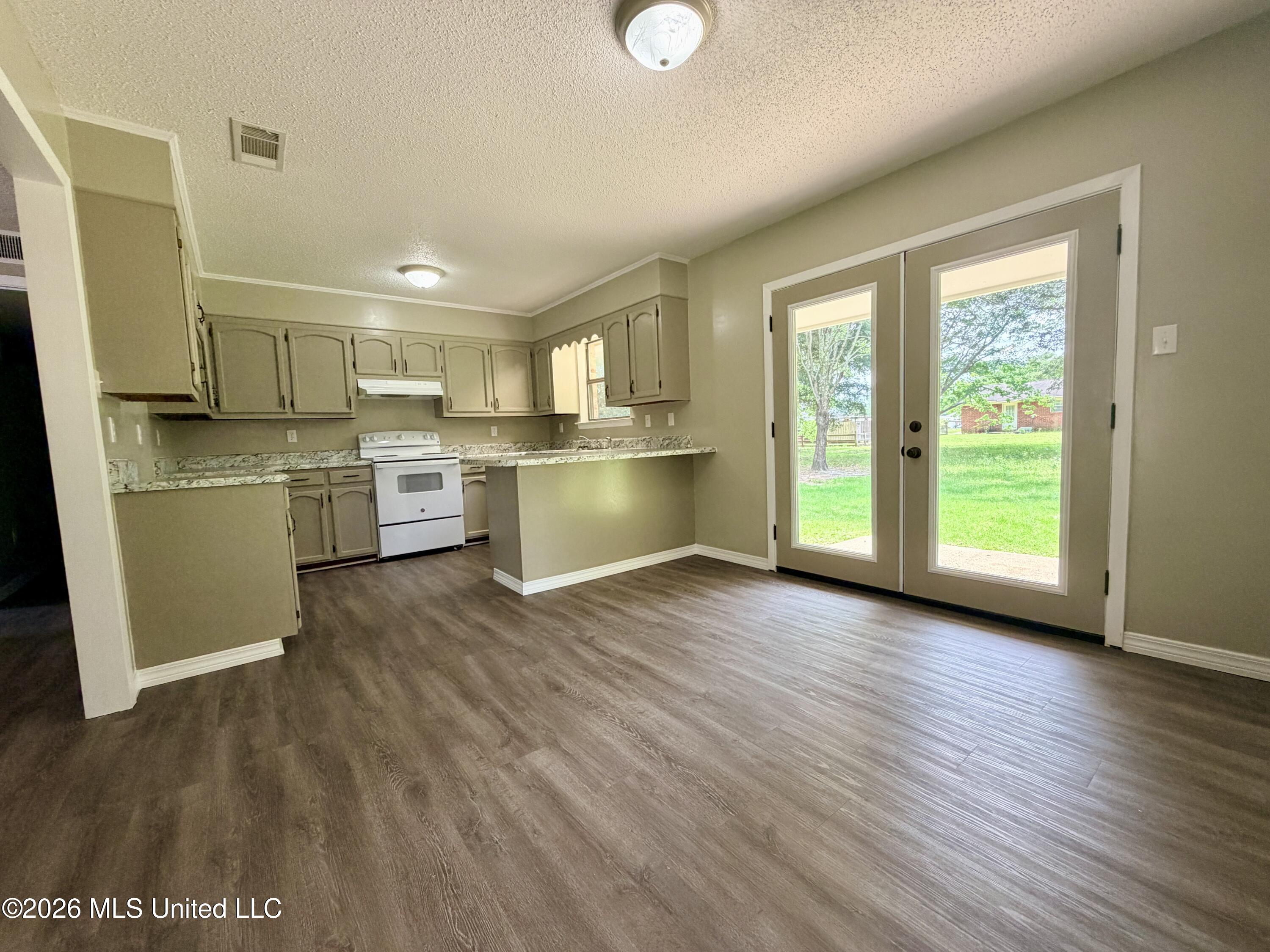 107 Driftwood Drive Property Photo 8