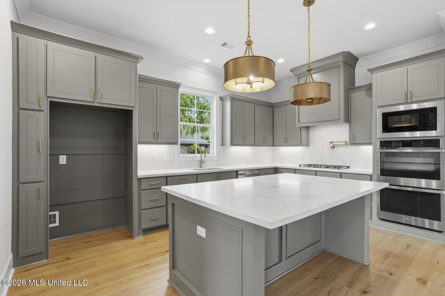 252 Caroline Boulevard Property Photo 2