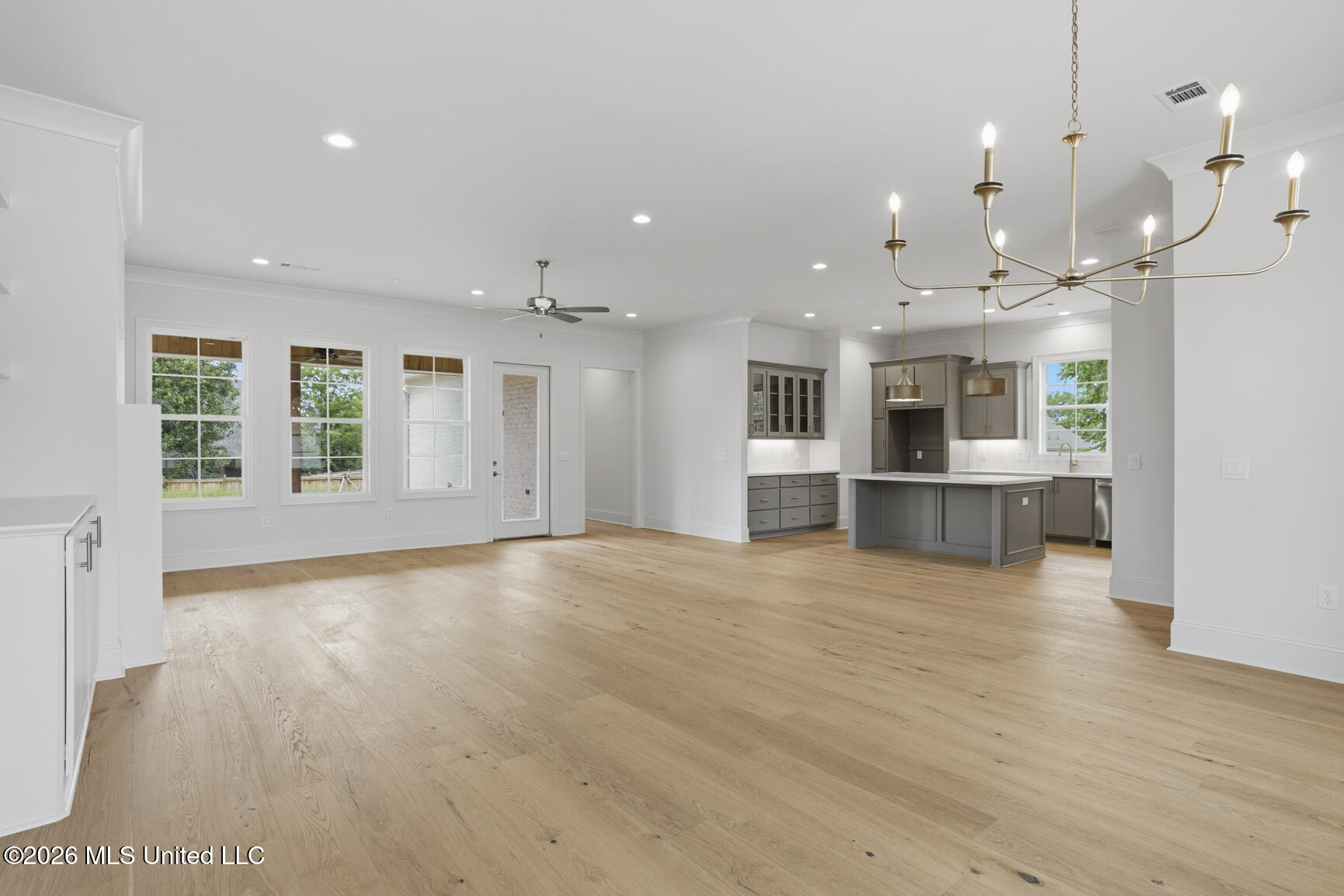 252 Caroline Boulevard Property Photo 8