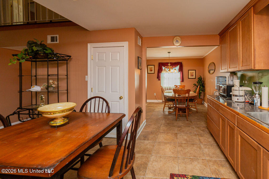5199 Jacksonville Drive Property Photo 5