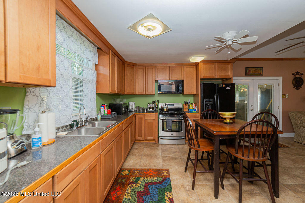 5199 Jacksonville Drive Property Photo 7