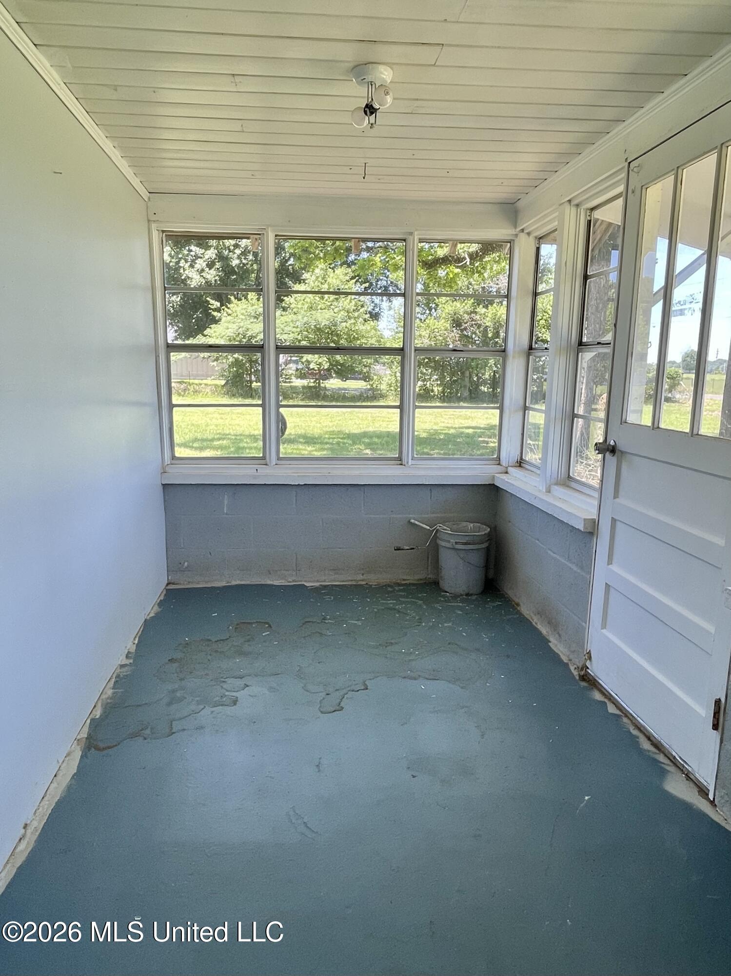 2269 Old Mobile Highway Property Photo 2