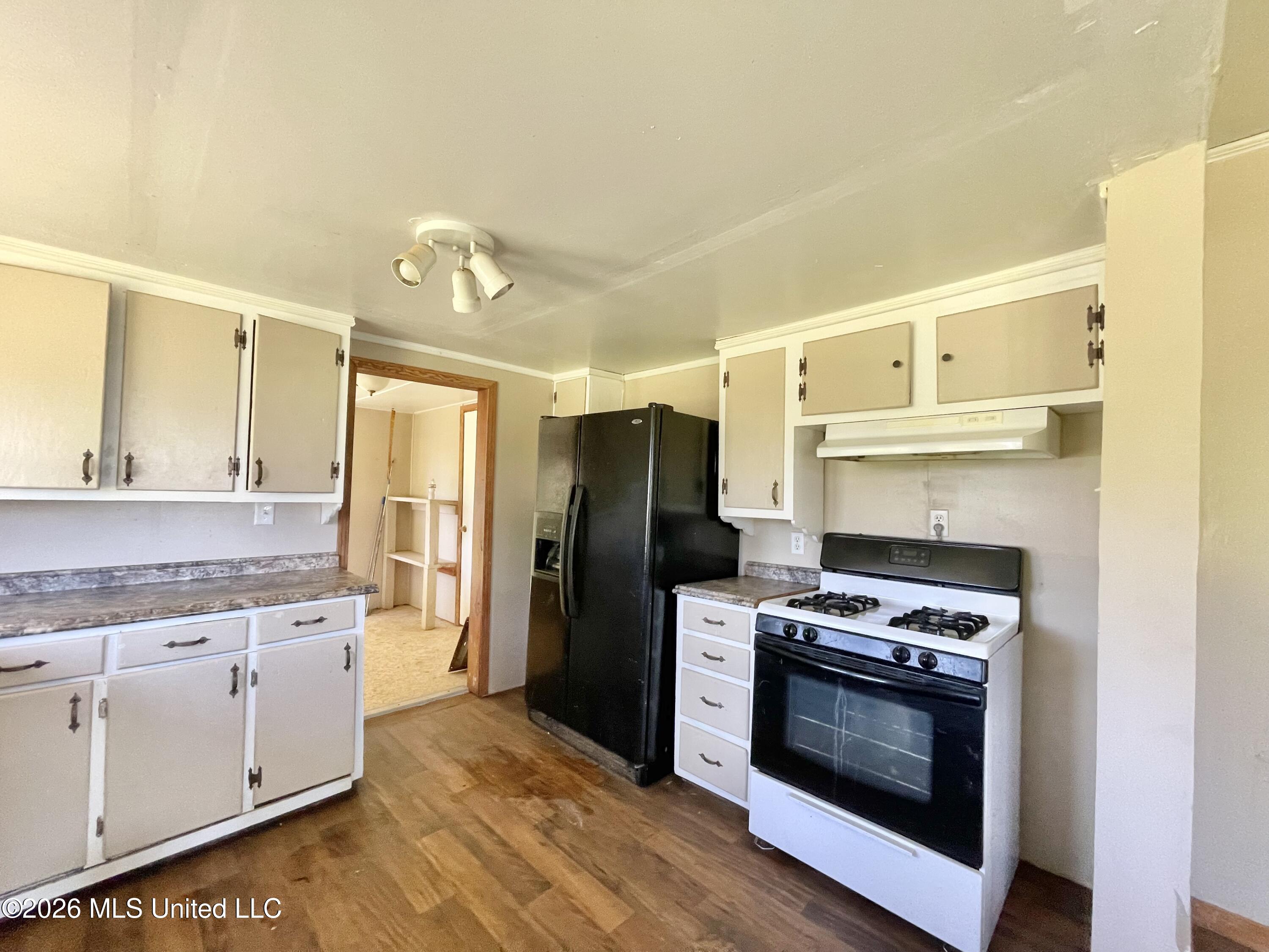 2269 Old Mobile Highway Property Photo 5