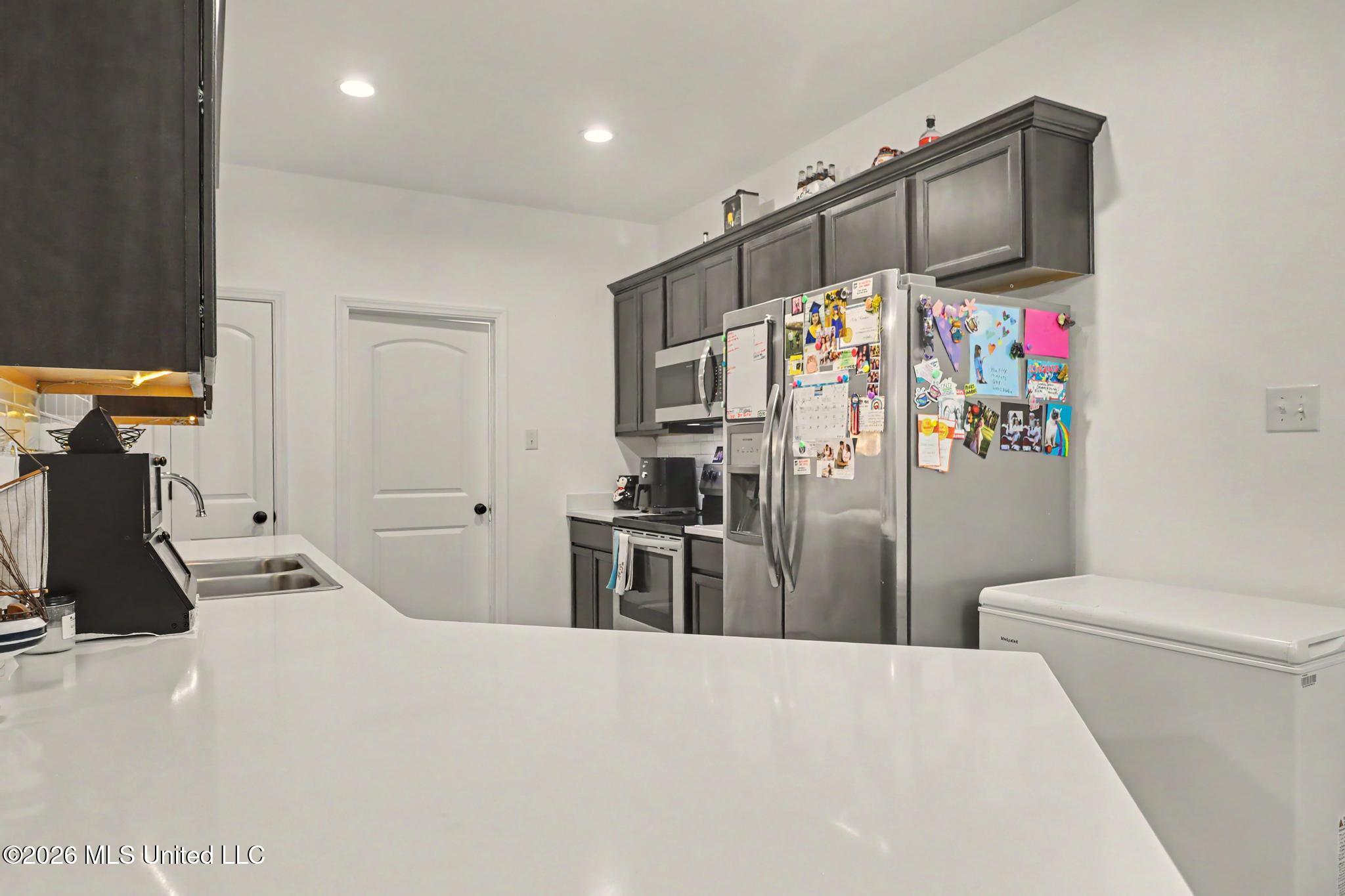 16820 Desmare Street Property Photo 9