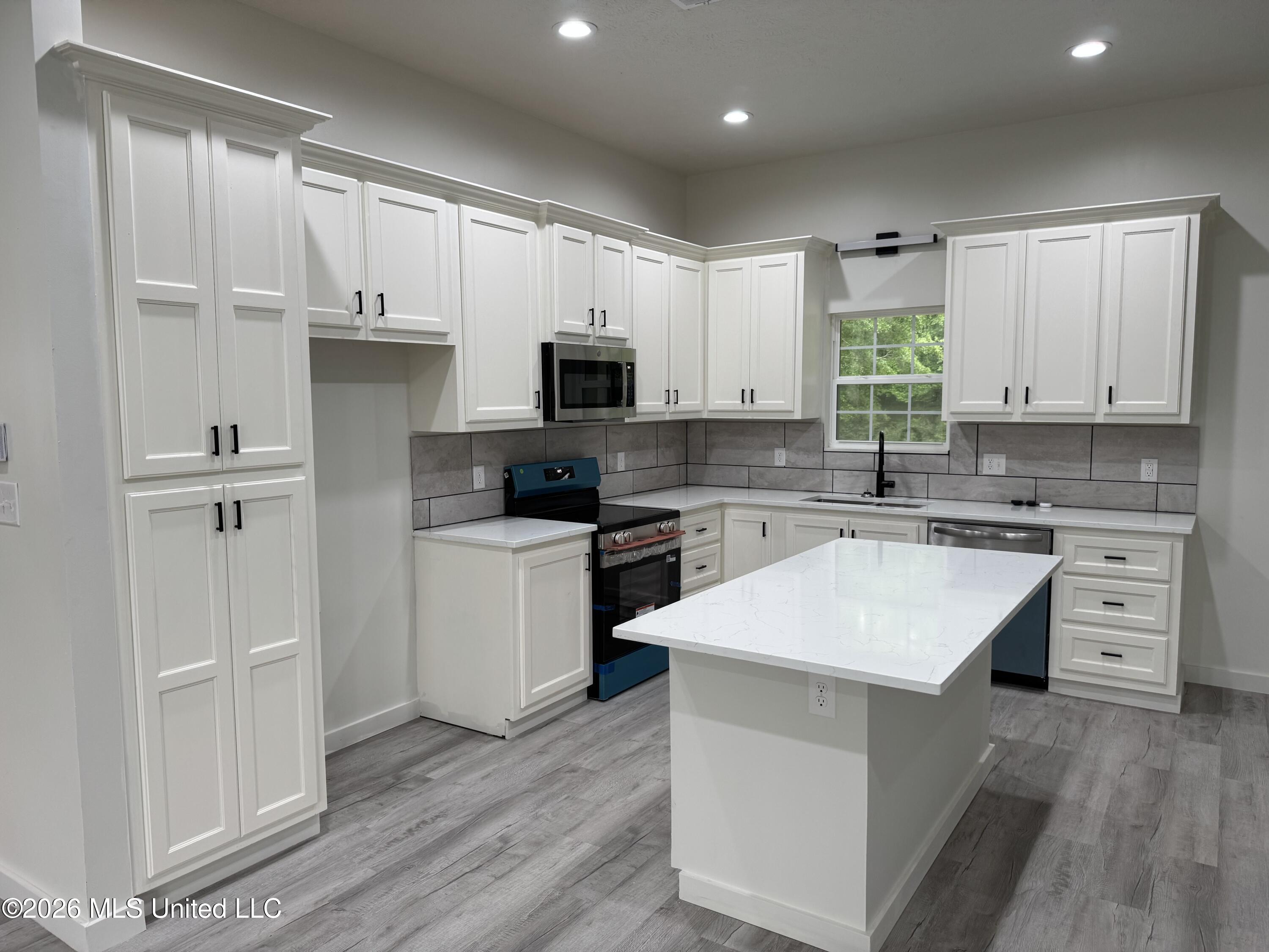 1046 Integrity Road Road Property Photo 2