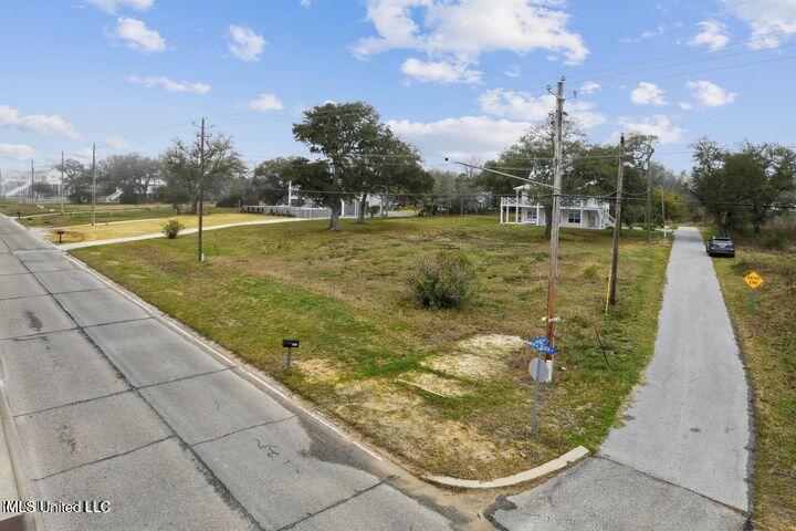 517 N Beach Boulevard Property Photo 4