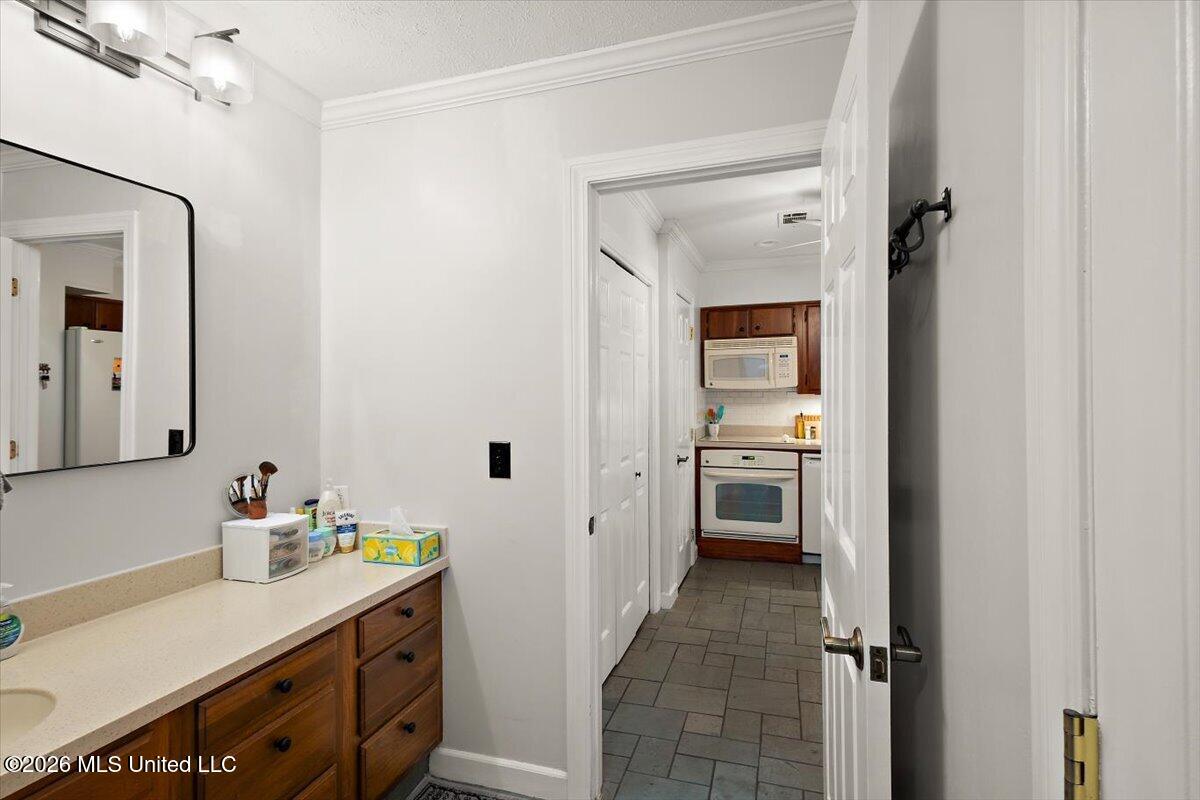 217 River Place 2 Property Photo 15