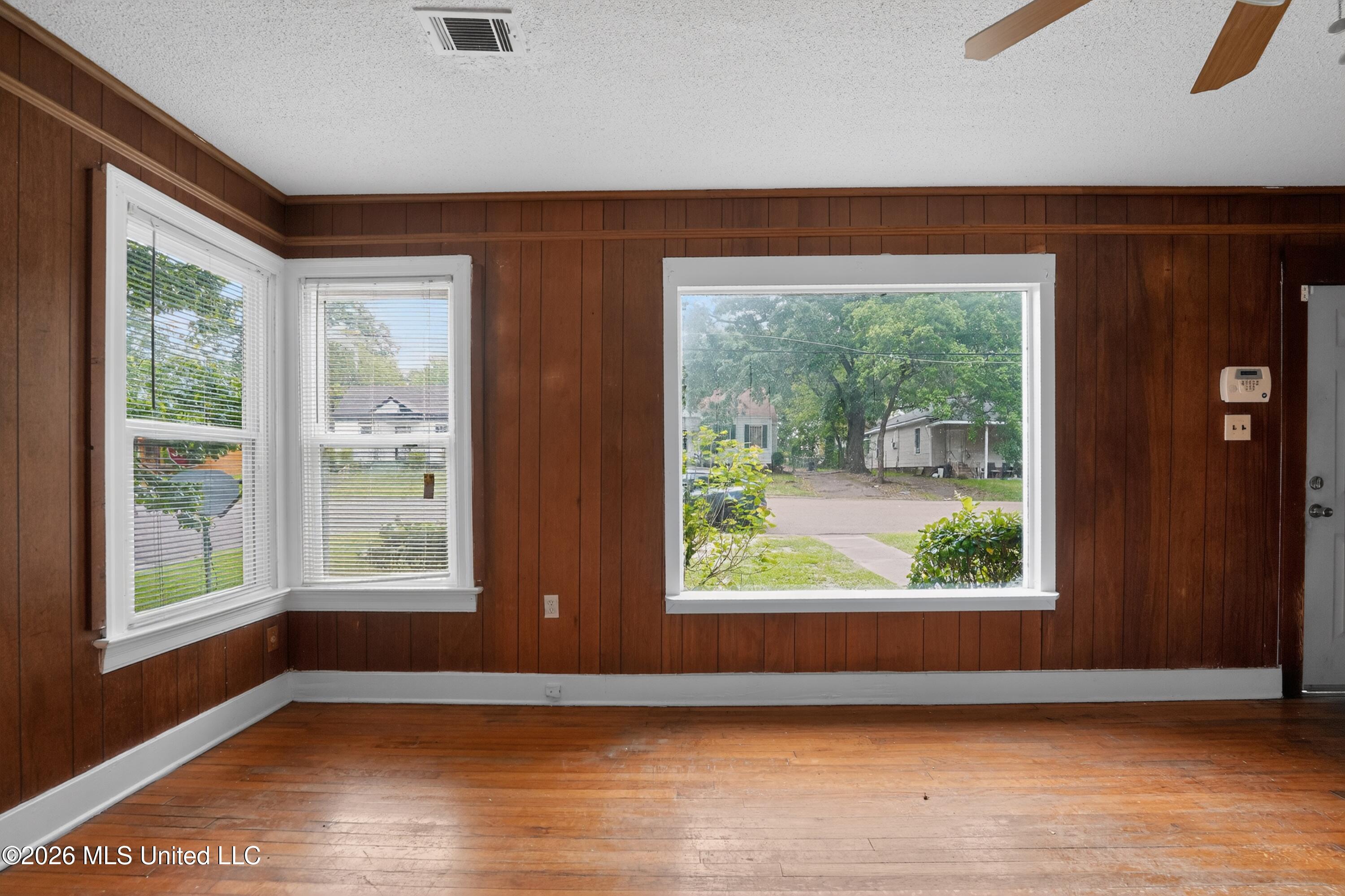 3021 Downing Street Property Photo 4