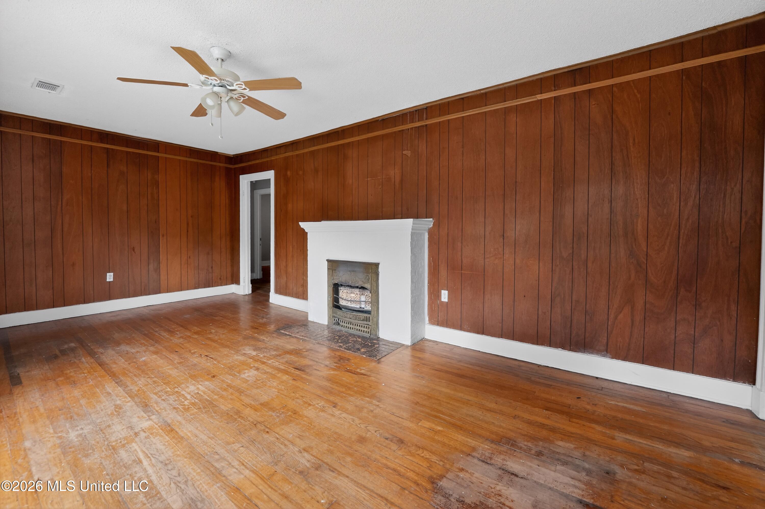 3021 Downing Street Property Photo 6