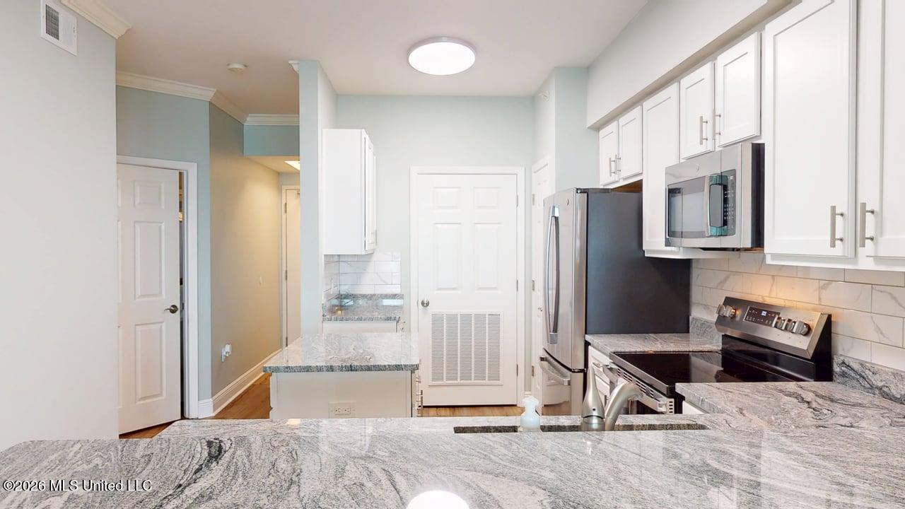 2230 Beach Drive Property Photo 4
