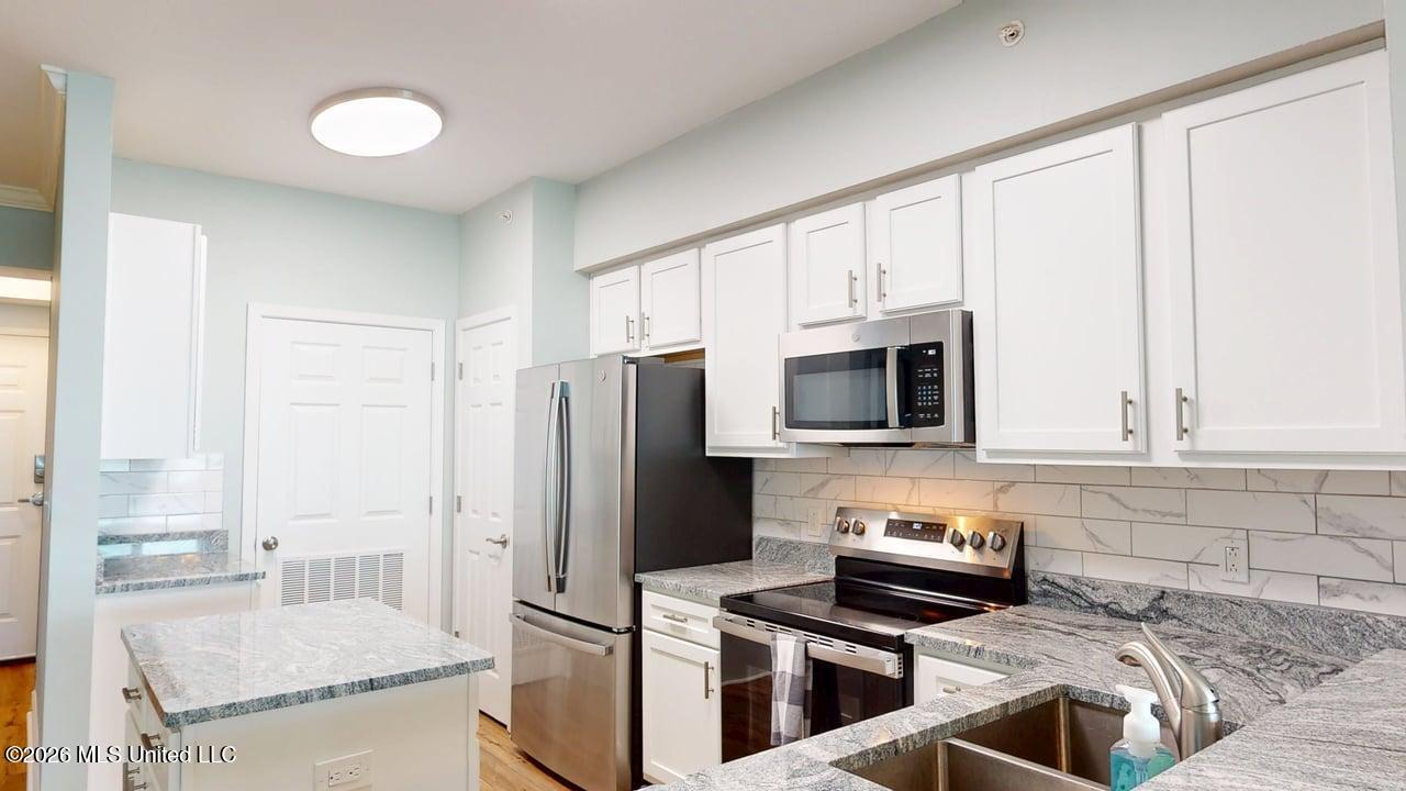 2230 Beach Drive Property Photo 5