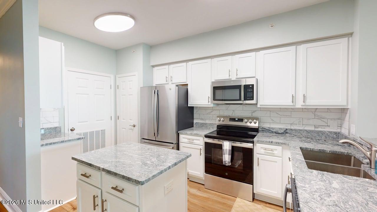2230 Beach Drive Property Photo 6