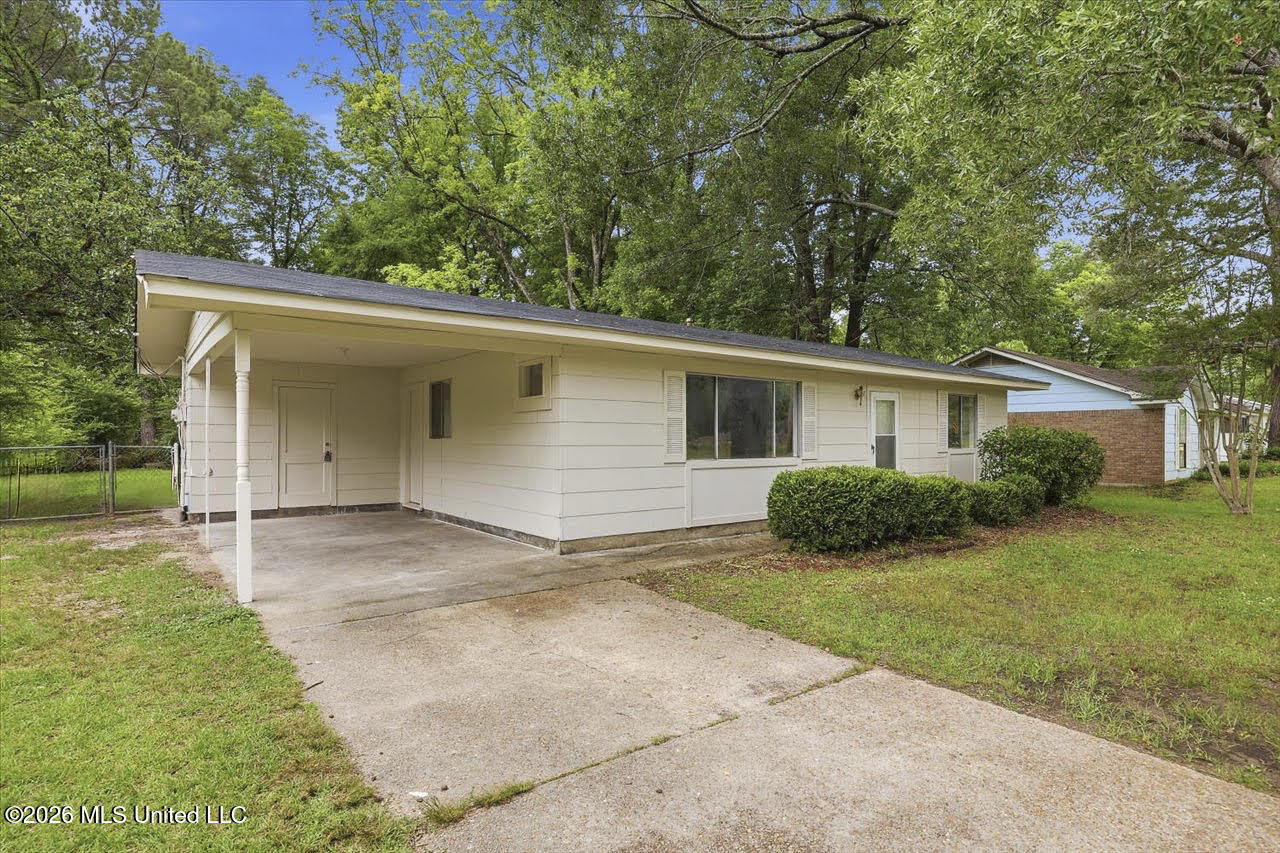 4251 Old Brandon Road Property Photo 3