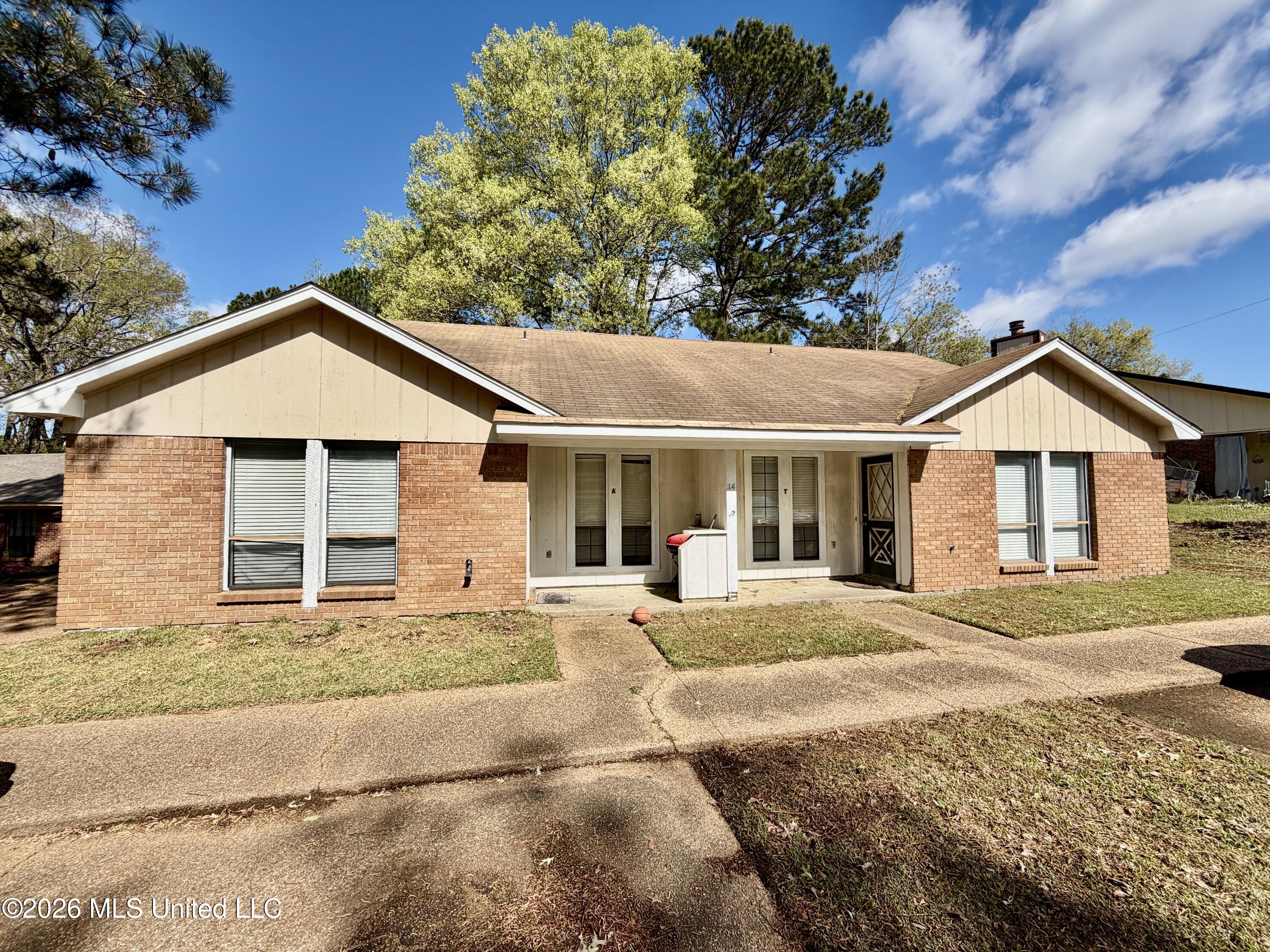 114 Crestwood Cove Property Photo 6