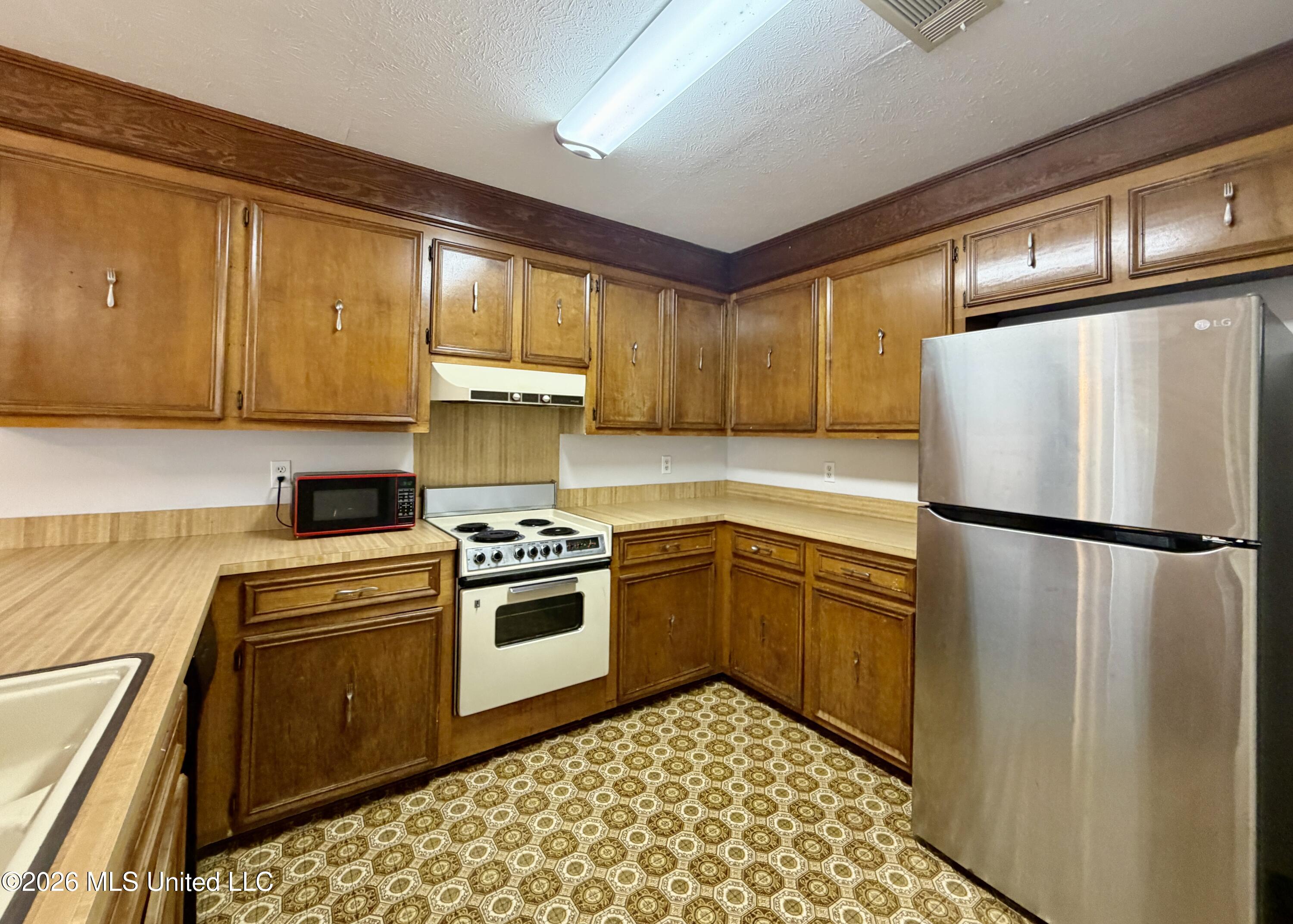 114 Crestwood Cove Property Photo 15