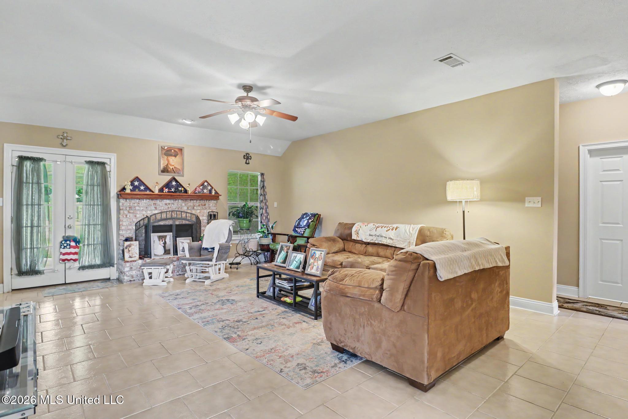 25 Apache Drive Property Photo 6