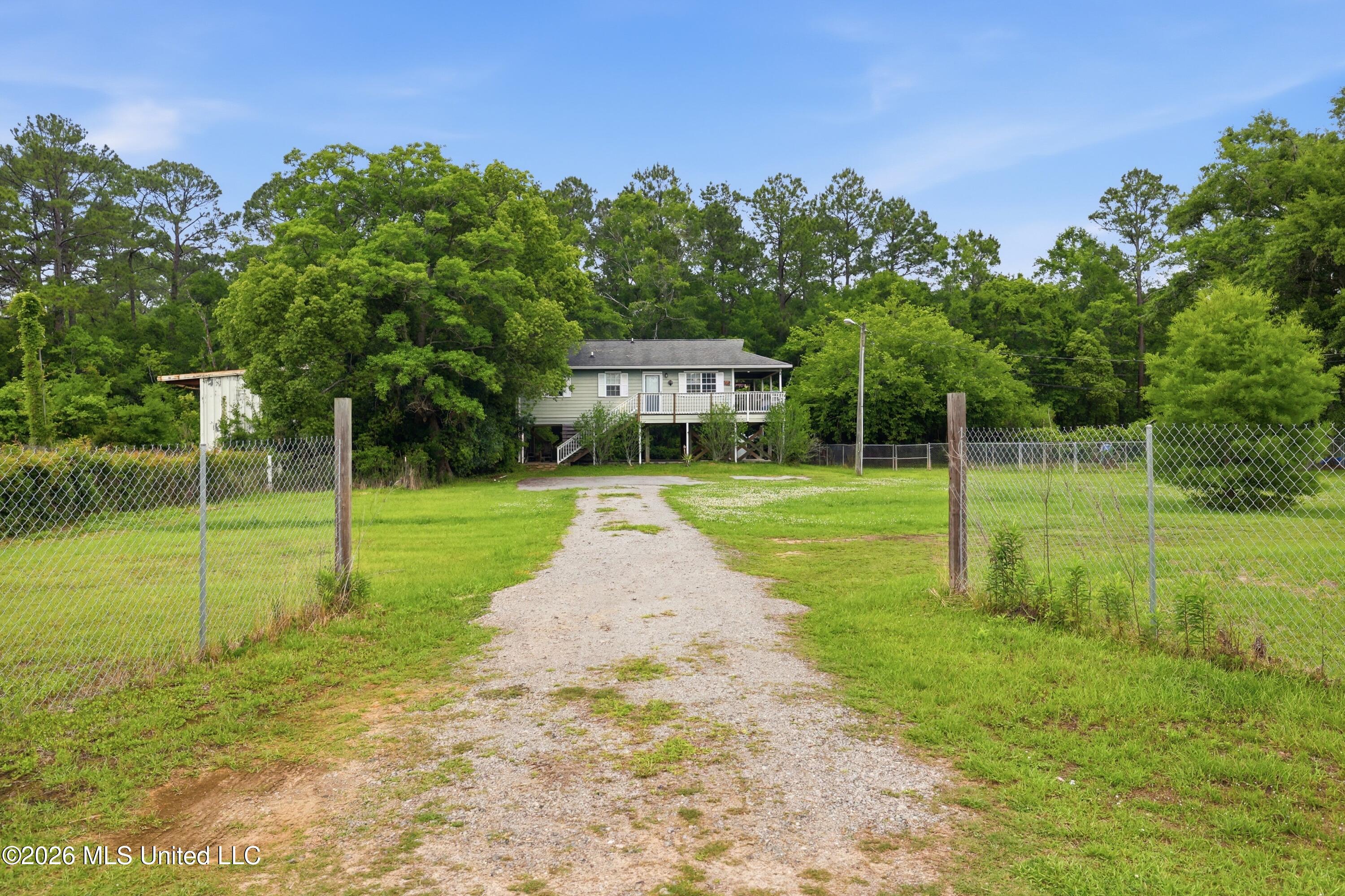 8621 Old Stage Road Property Photo 1