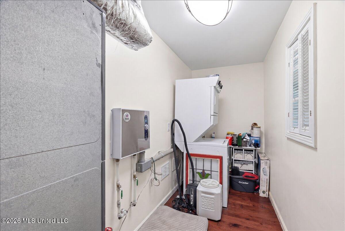 1827 Snow Lake Drive Property Photo 20