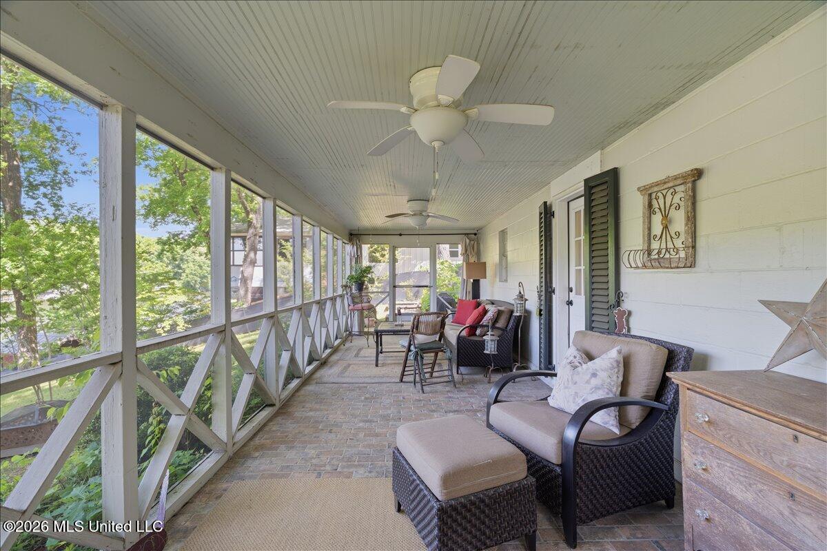 1827 Snow Lake Drive Property Photo 22