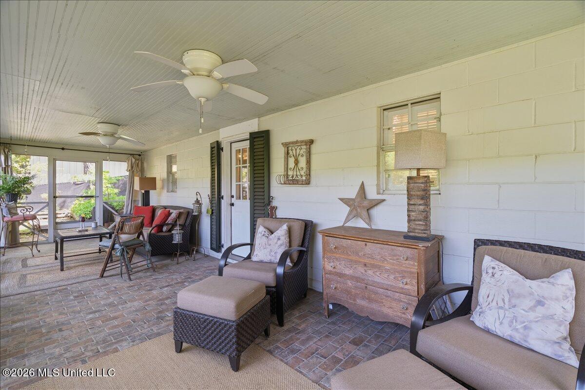 1827 Snow Lake Drive Property Photo 23