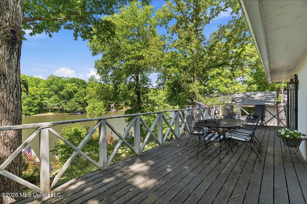 1827 Snow Lake Drive Property Photo 35