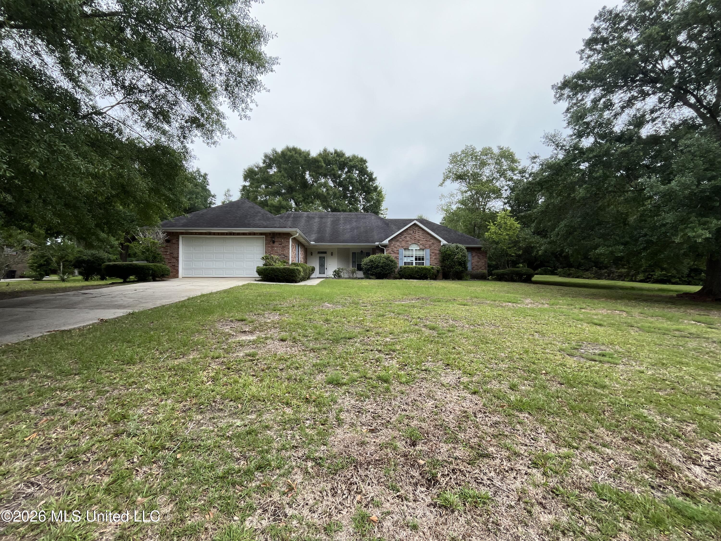 82 N Hill Drive Property Photo 1