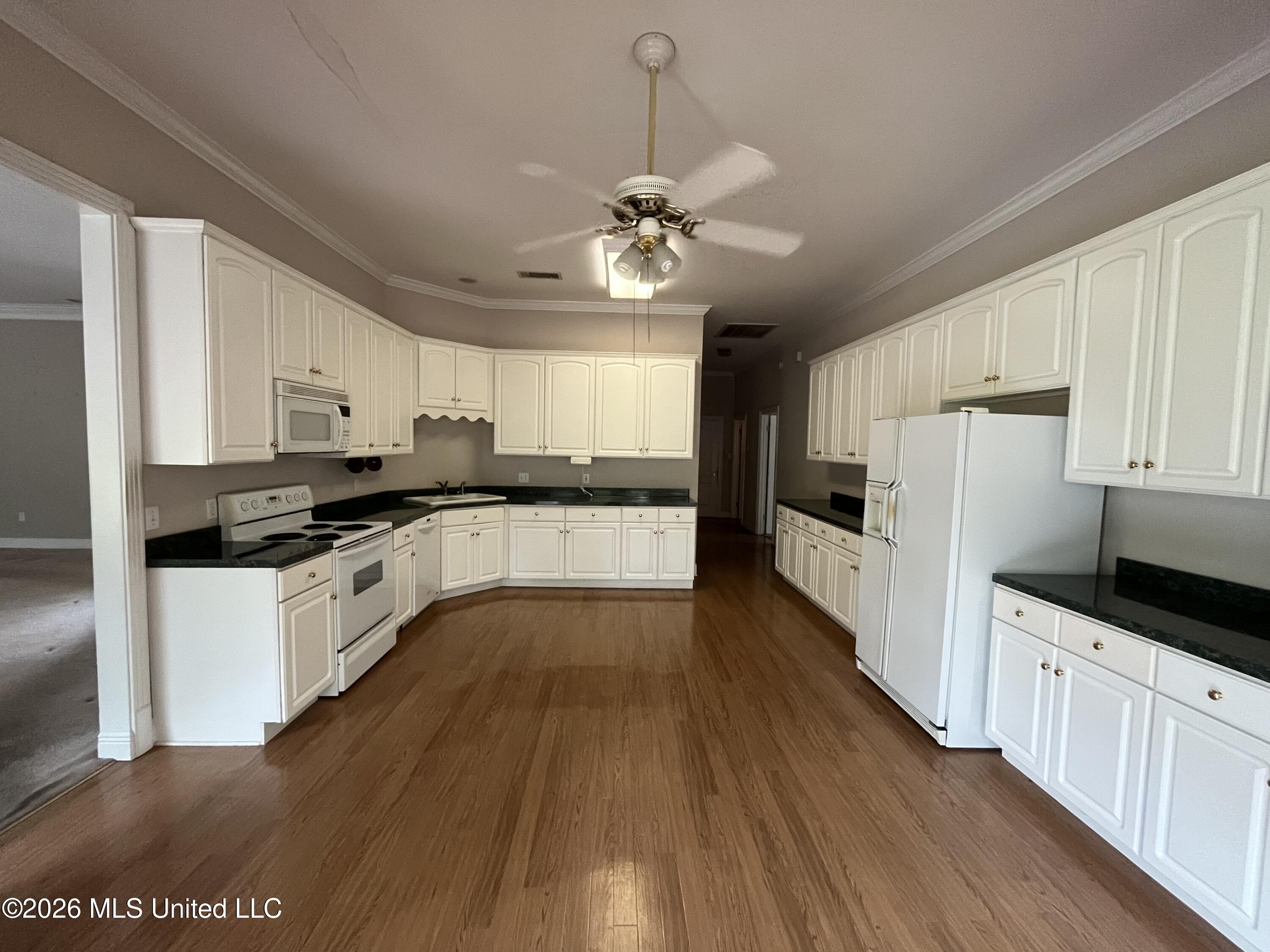 82 N Hill Drive Property Photo 3