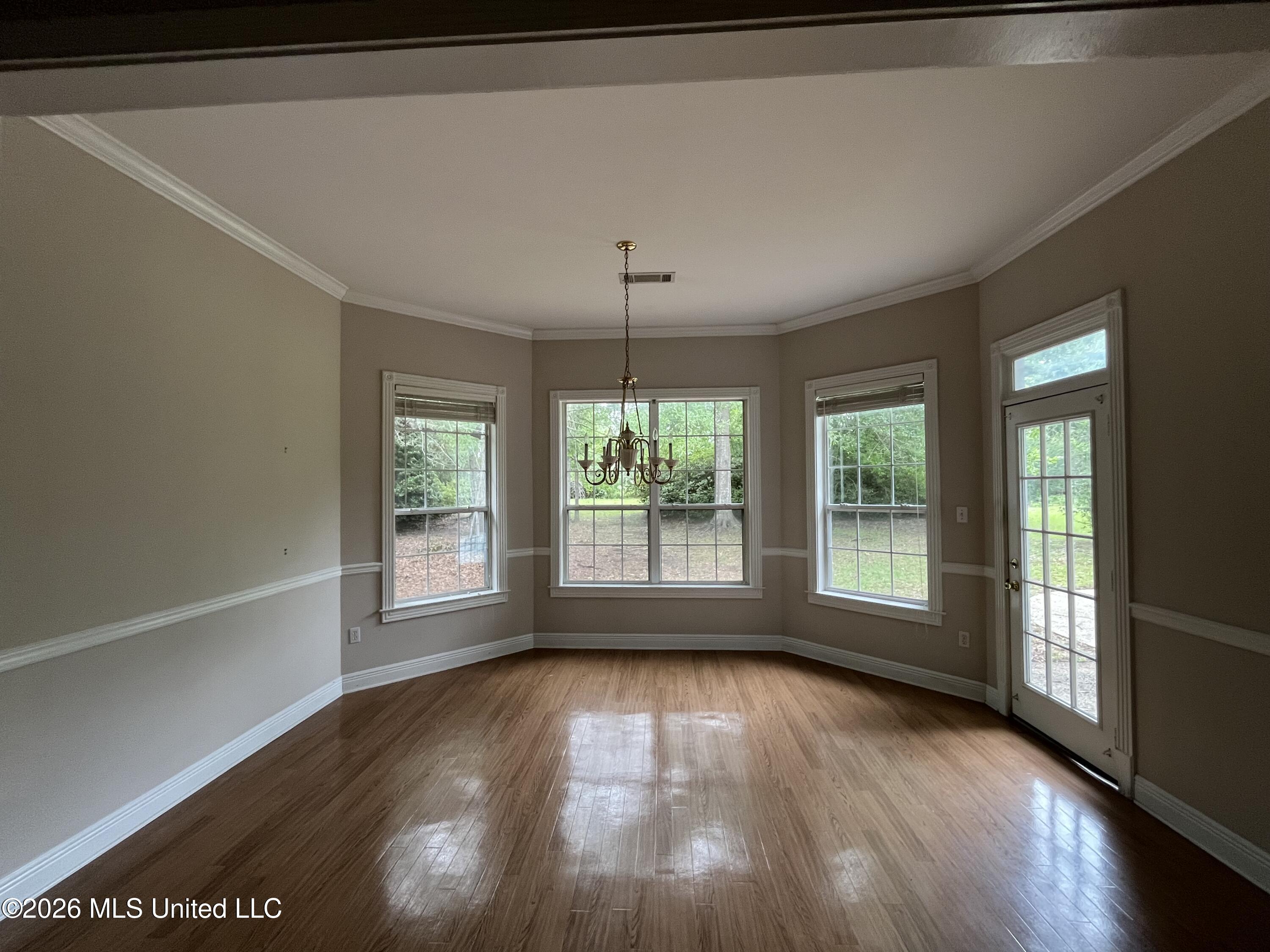 82 N Hill Drive Property Photo 4