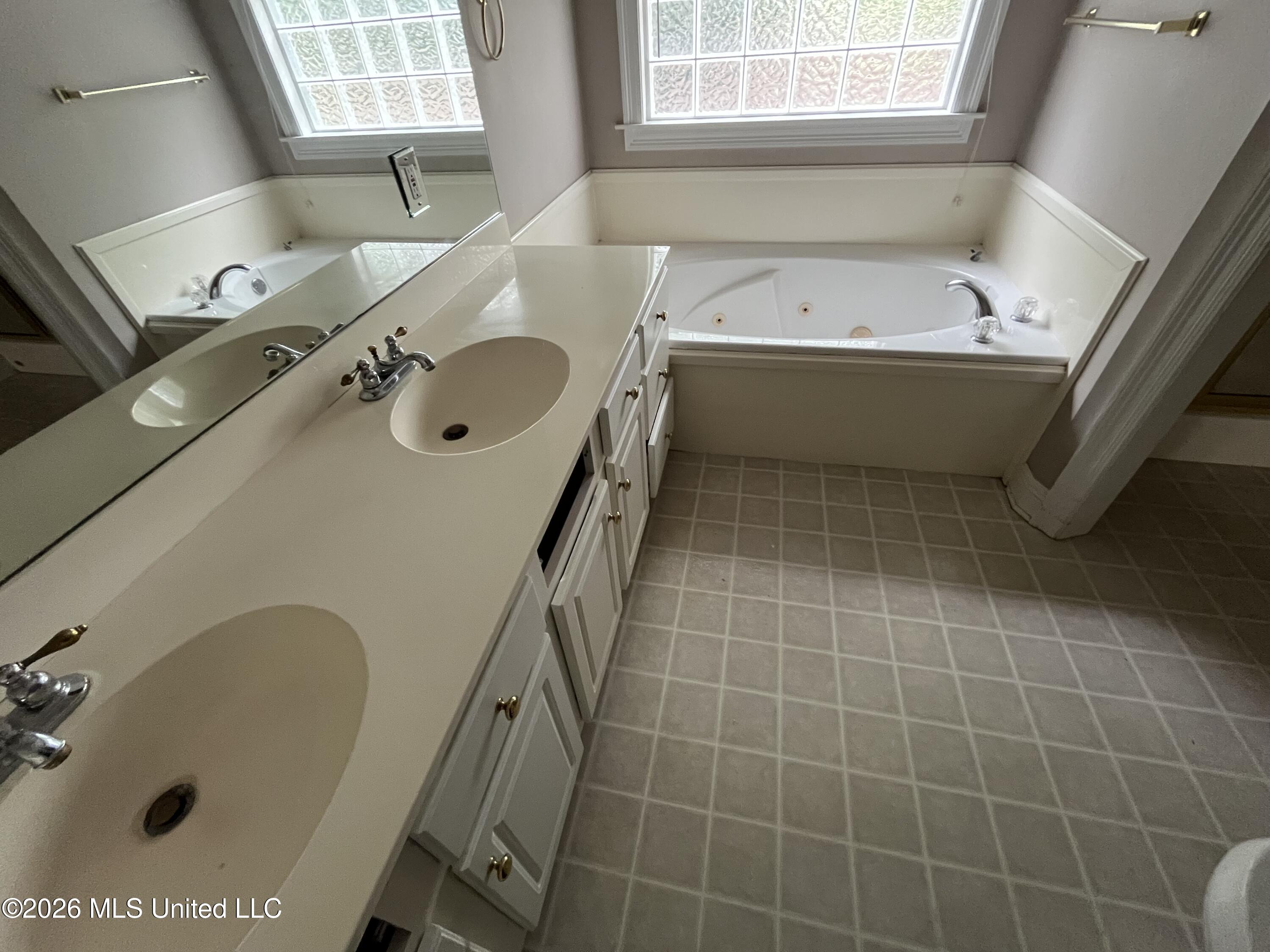 82 N Hill Drive Property Photo 6