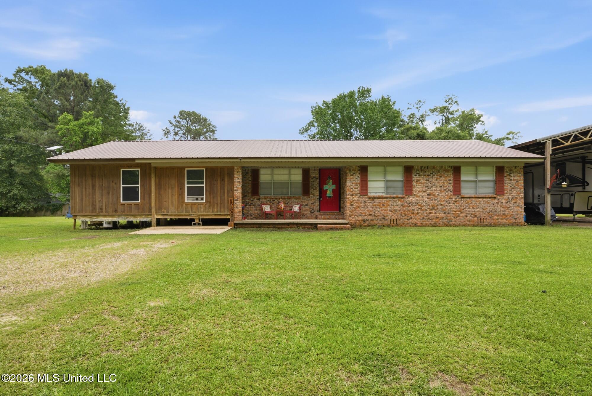 621 Flora Avenue Property Photo 1