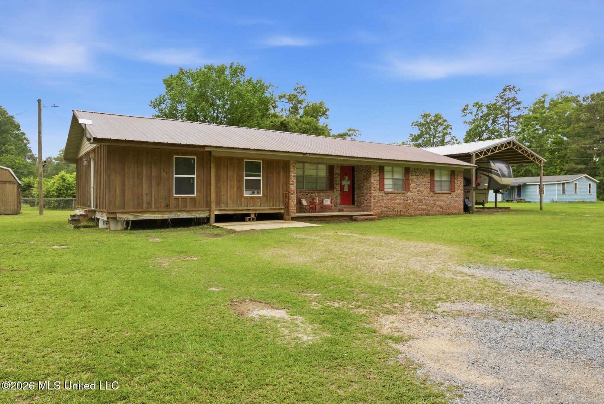 621 Flora Avenue Property Photo 2