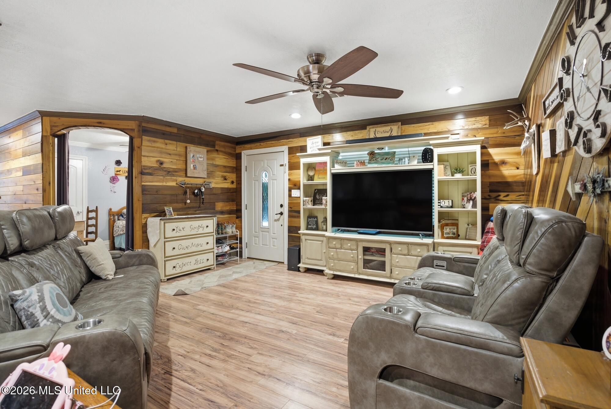 621 Flora Avenue Property Photo 4